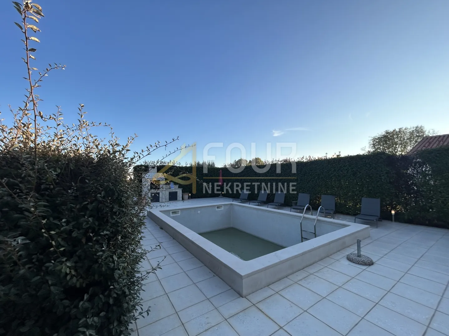 istra, barban - okolica, vila s bazenom, okućnica - slika 34