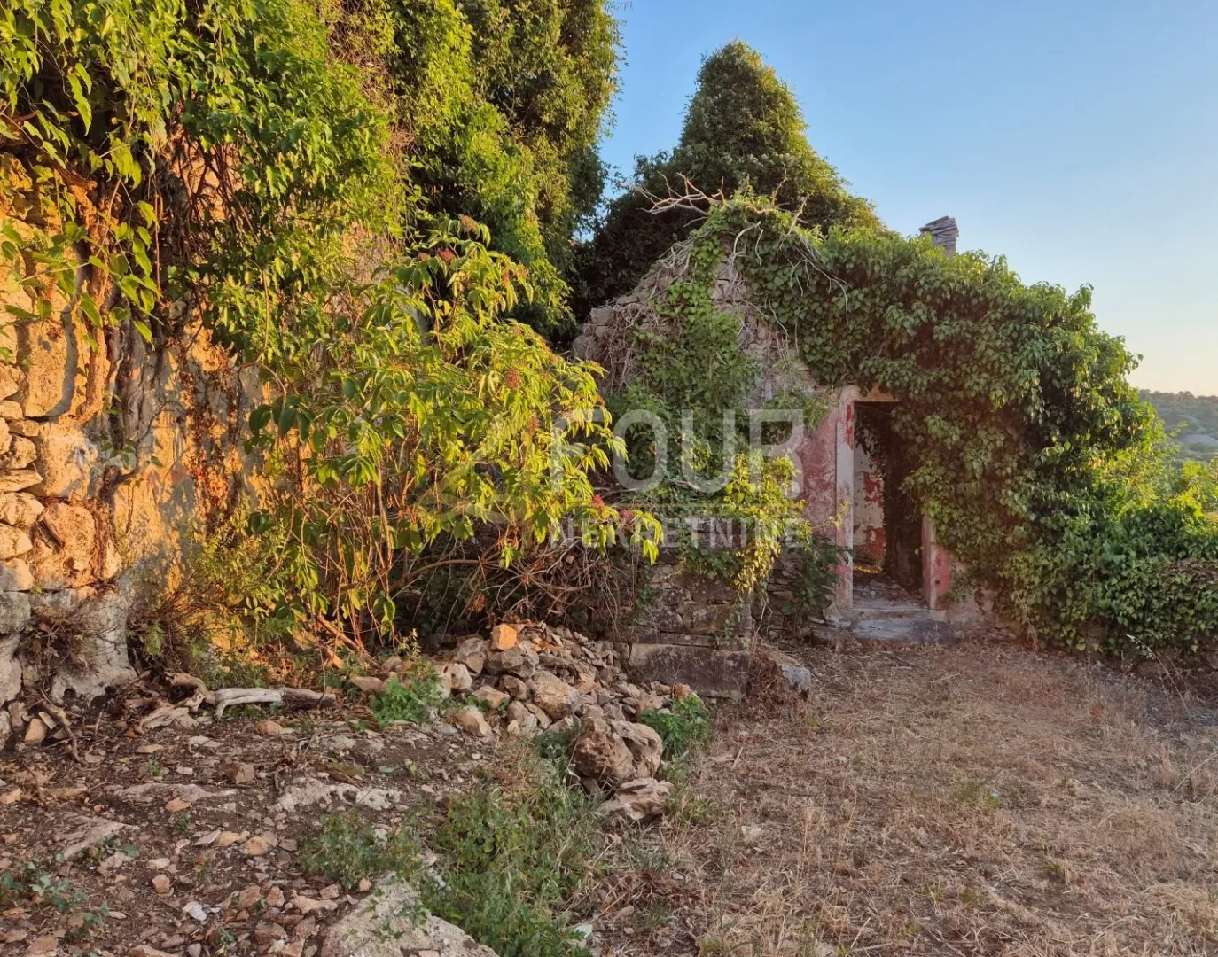 otok brač, nerežišće, stara kamena kuća 106m2 - slika 3
