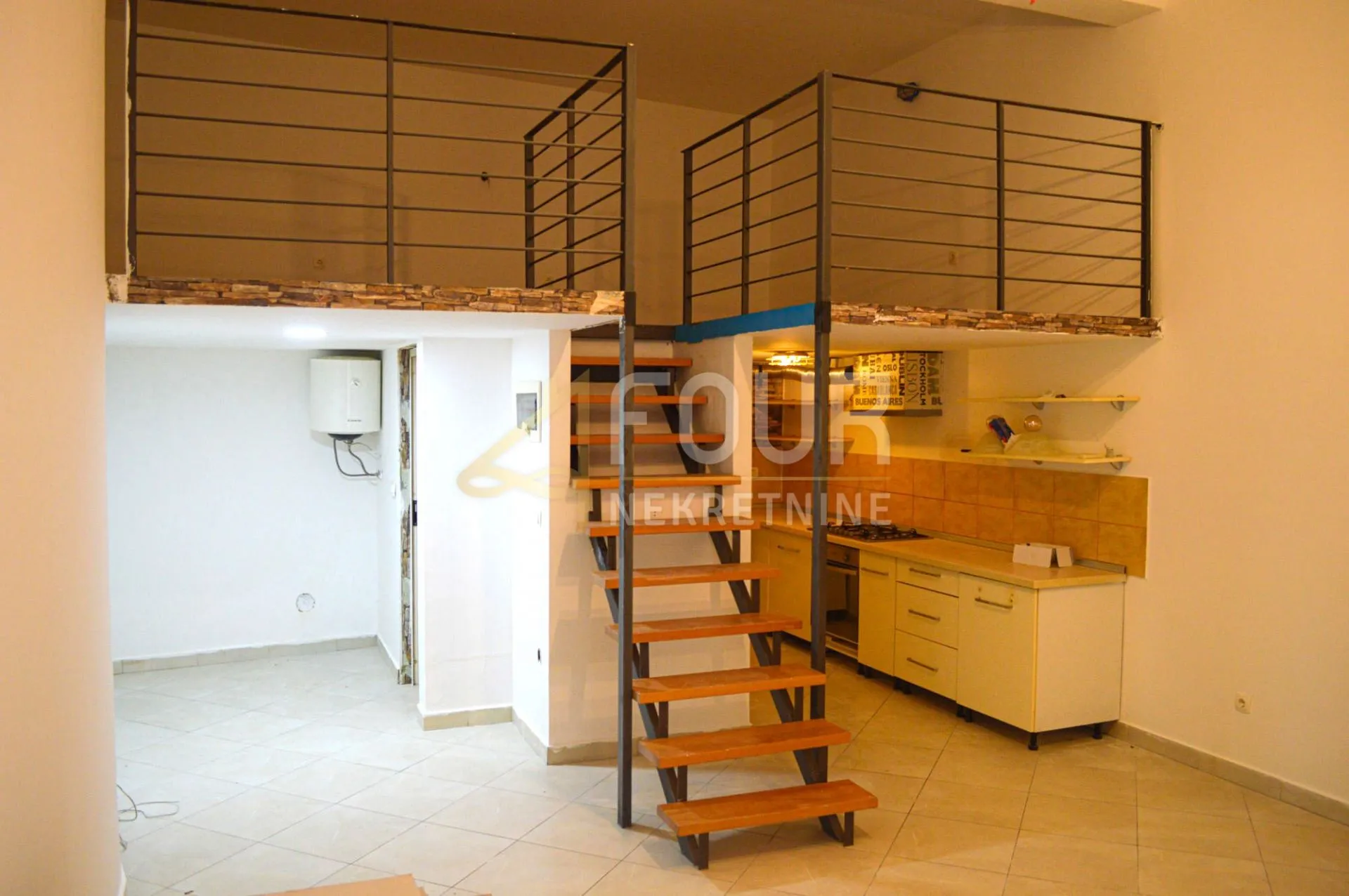 istra, labin, 38.18m2, u naravi garsonijera + galerija - slika 2