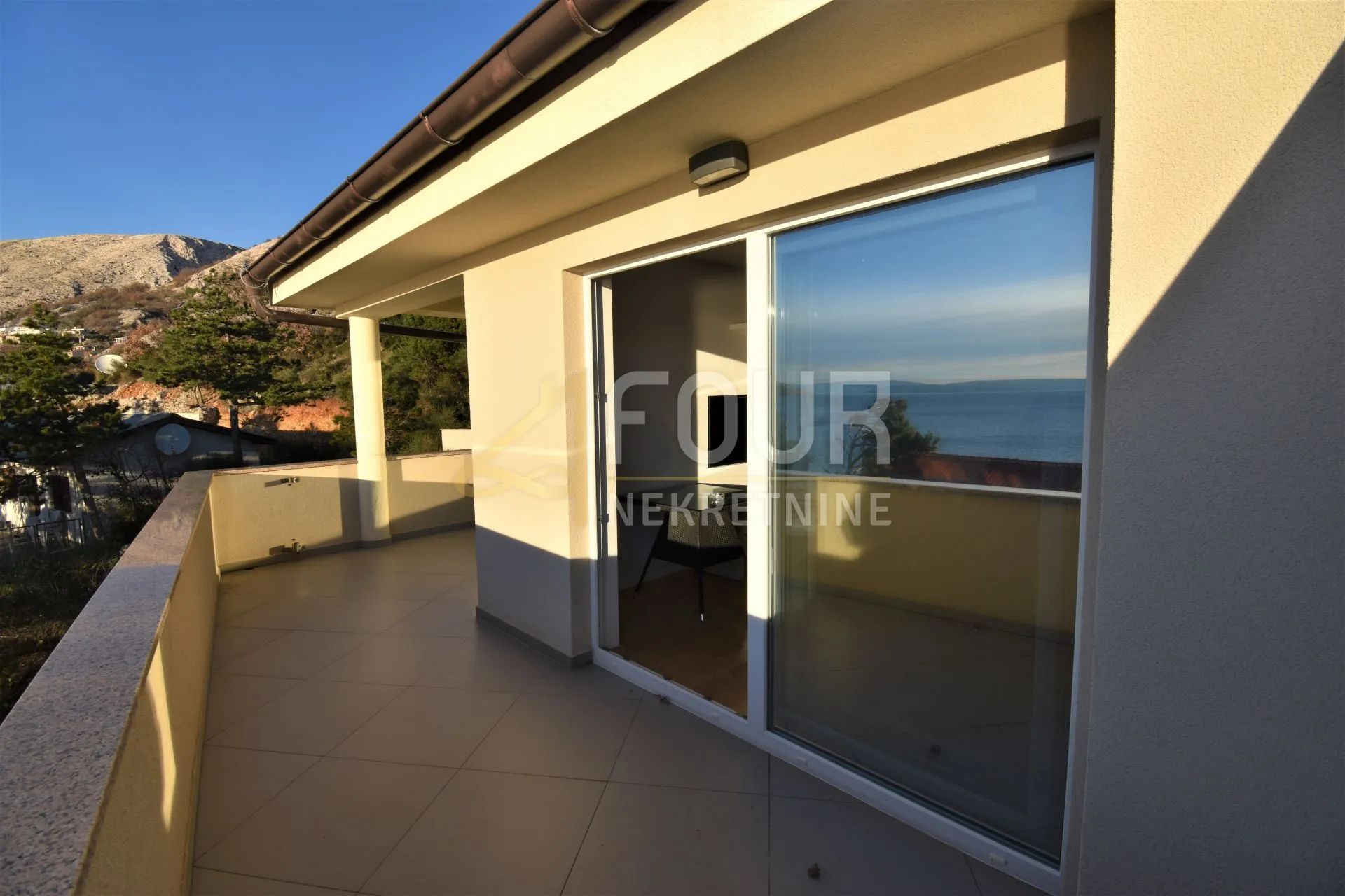 otok krk, stara baška, apartman 110m2, 1. red do mora - slika 2