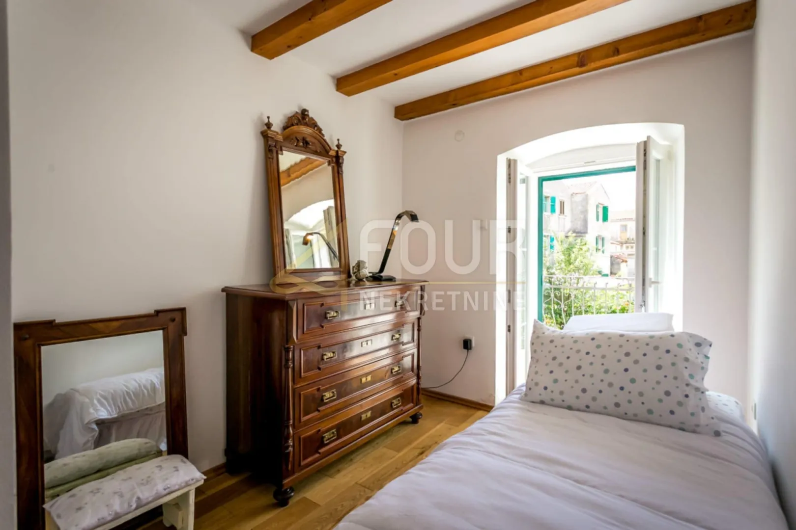 otok cres, beli, šarmantna samostojeća kuća 285m2 - slika 8