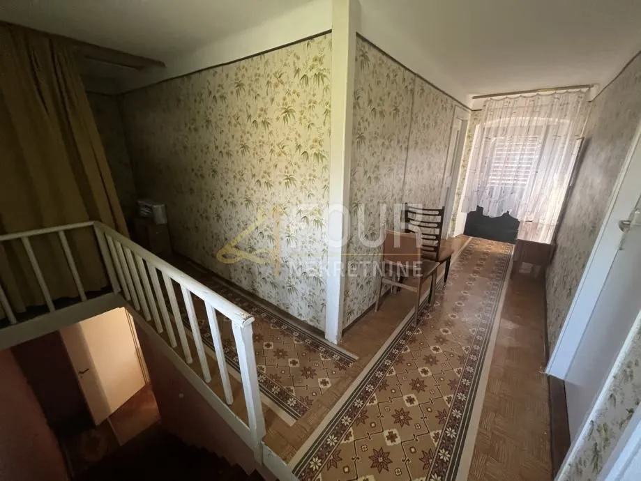 istra, buje, kuća s 3 stana, 3 garaže, velika okućnica - slika 3
