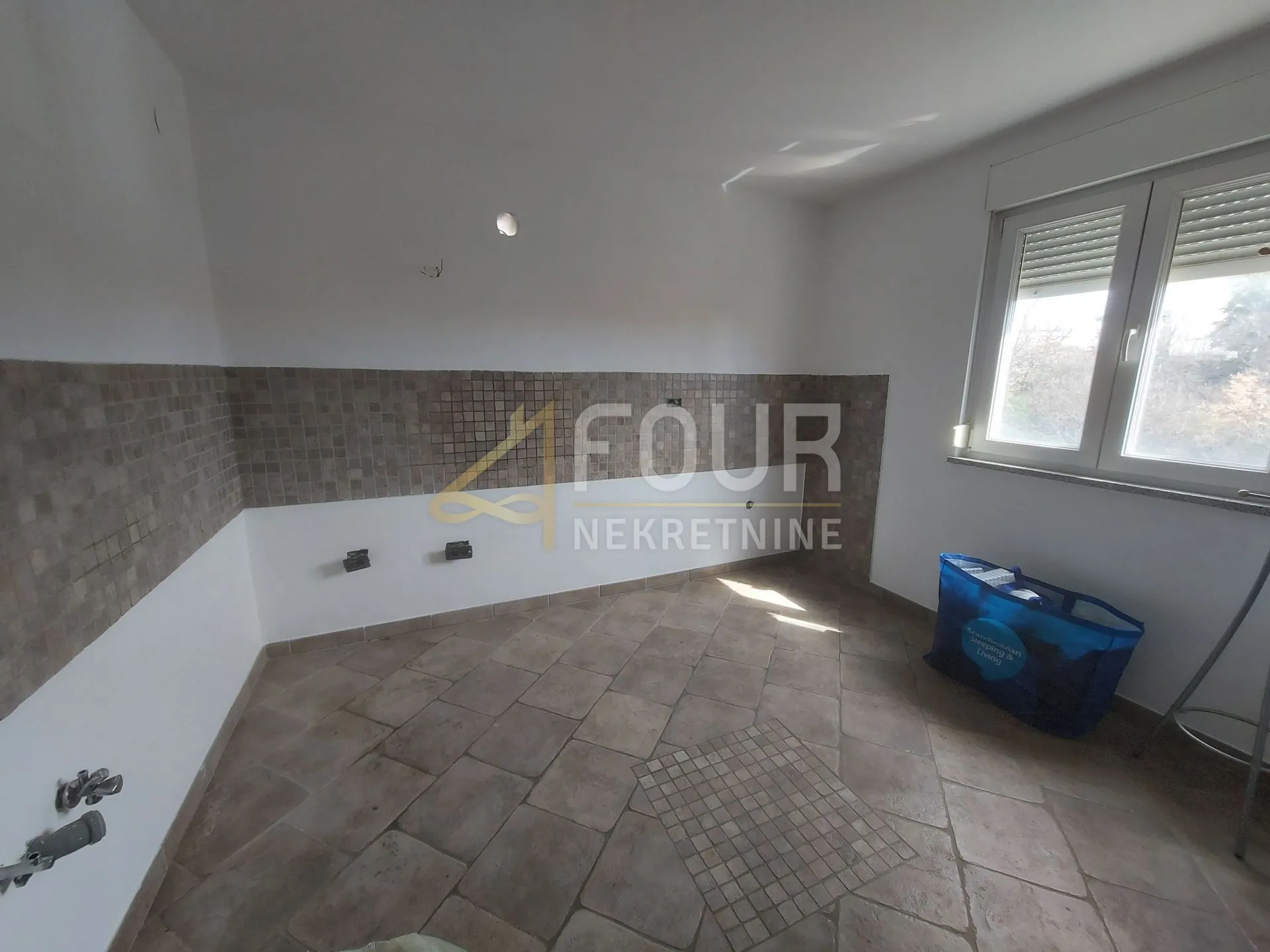 Rijeka, Drenova, 220.64m2, u naravi 2 stana, novogradnja