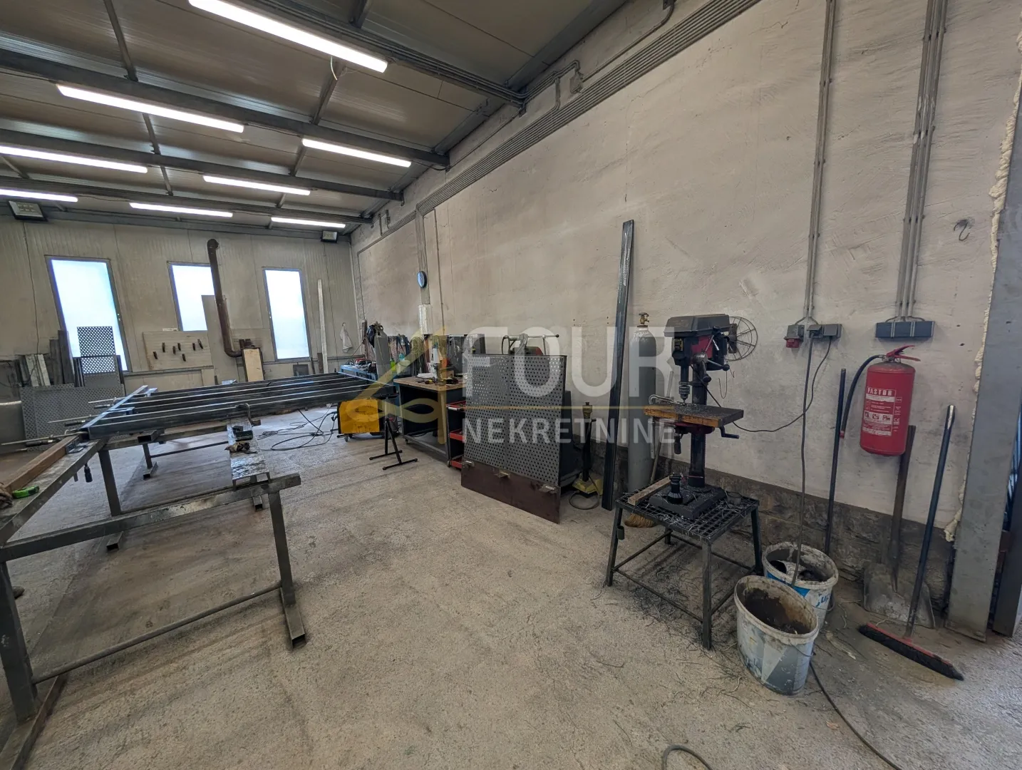klana, 115m2, poslovni prostor - hala+ured - slika 2