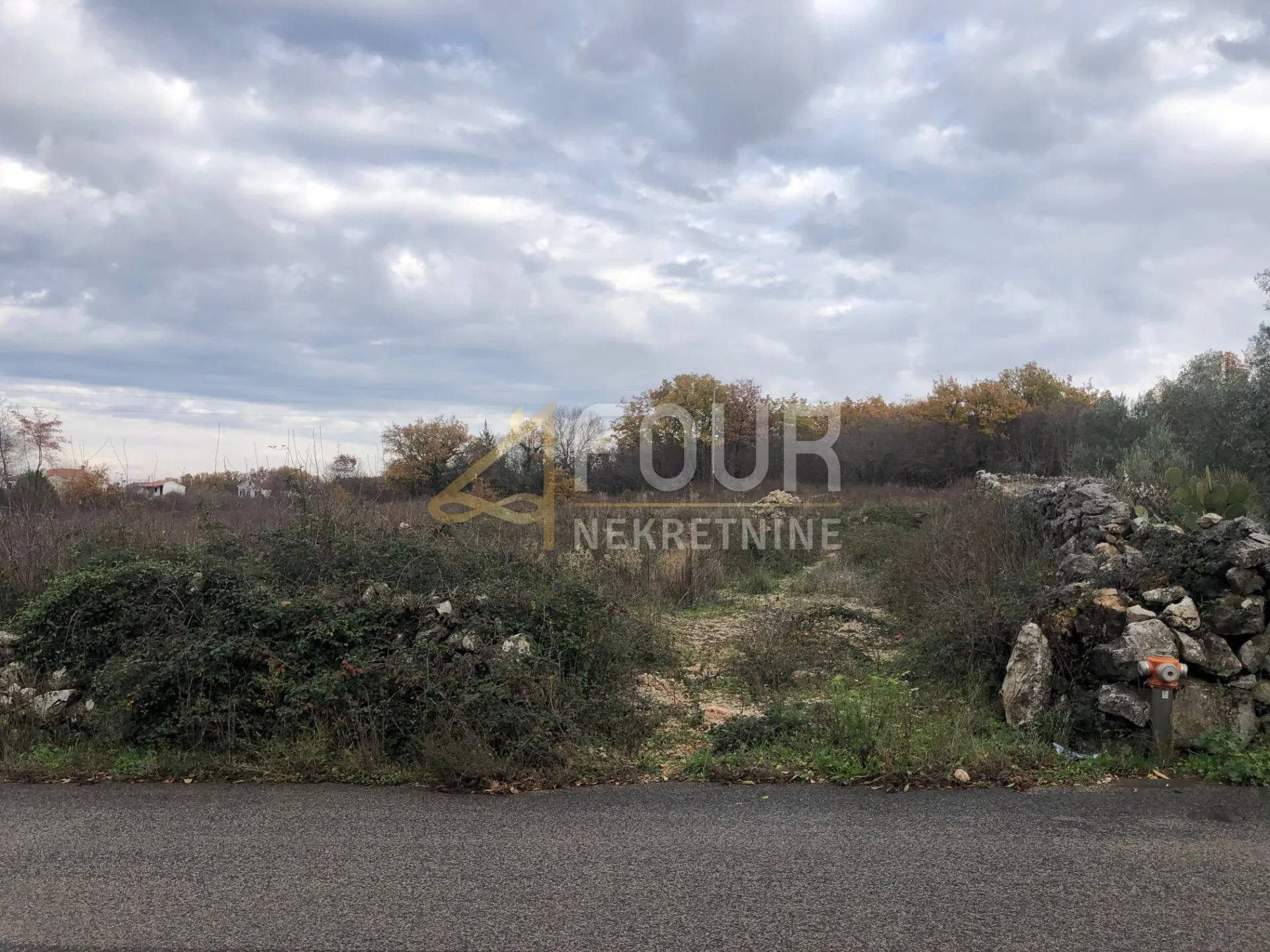 krk, šotovento, građevinsko zemljište 2354 m2 - slika 2