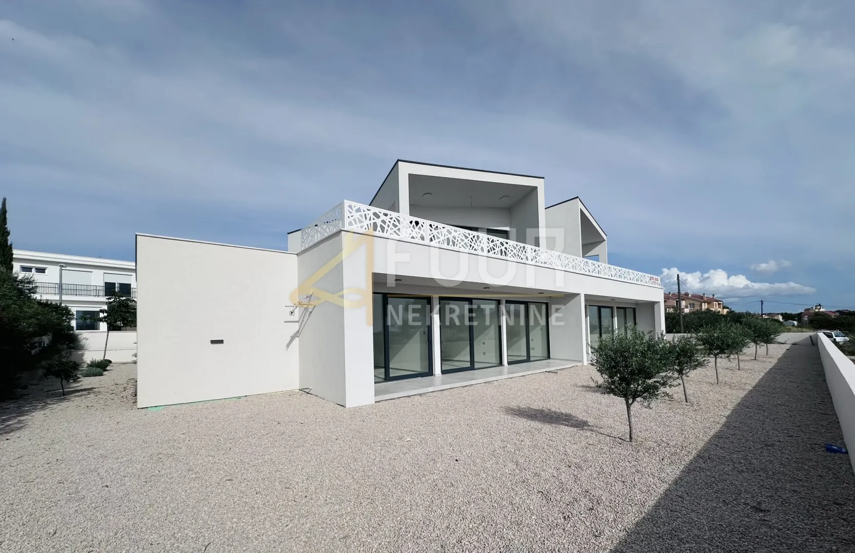 Dalmacija, Vodice, moderna novogradnja s bazenom