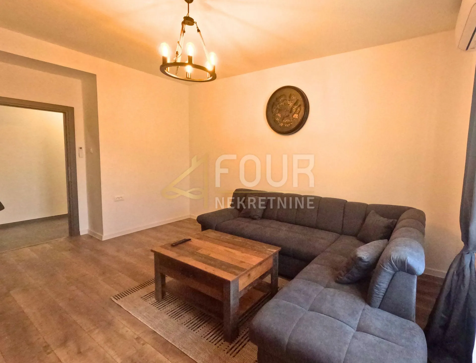 rijeka, širi centar, 98.48m2, 4s+db, balkon, adaptiran gospodski stan! - slika 2