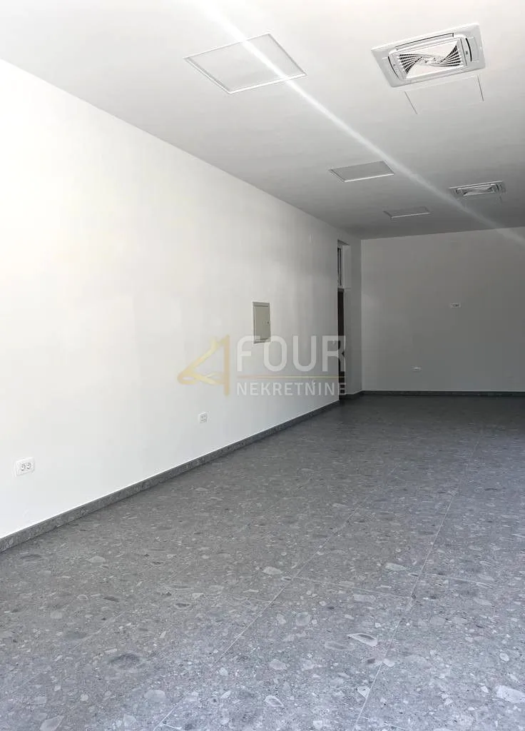 bribir, novoadaptiran poslovni prostor s dvorištem - slika 4