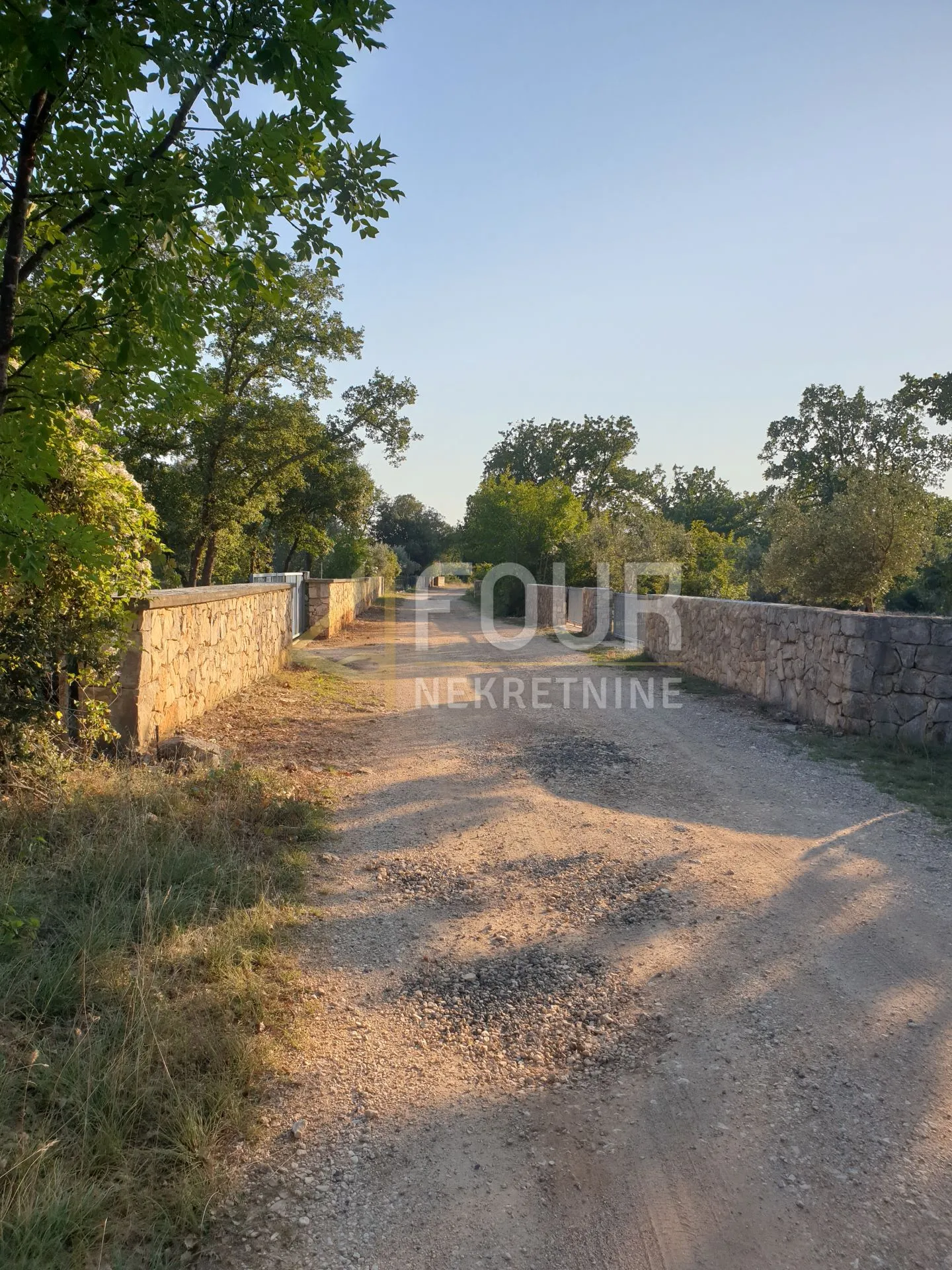 otok krk, vrh, poljoprivredno zemljište od 1.001m2 - slika 3