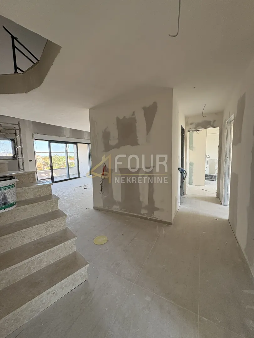 istra, fažana, novogradnja, 138.81m2, stan s galerijom, lođa - slika 2