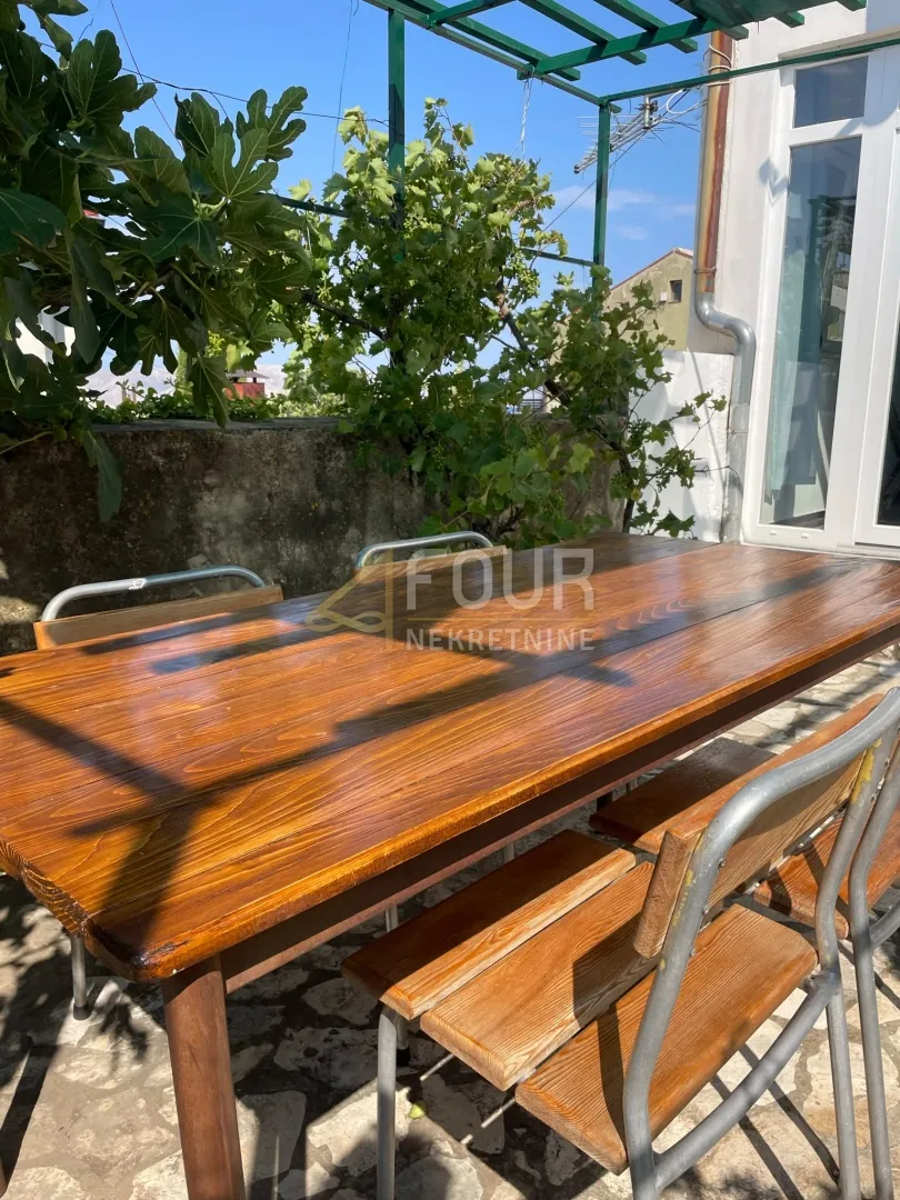 senj, samostojeća kuća s 2 apartmana, okućnica - slika 15