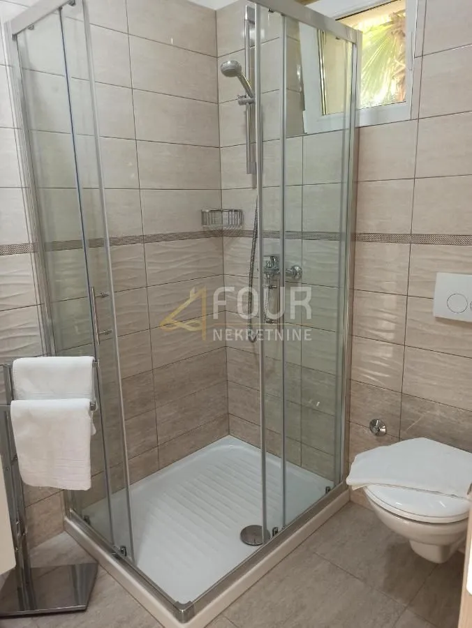 otok krk, malinska, kuća s 4 stana, bungalov, uređna okućnica, blizina mora - slika 27