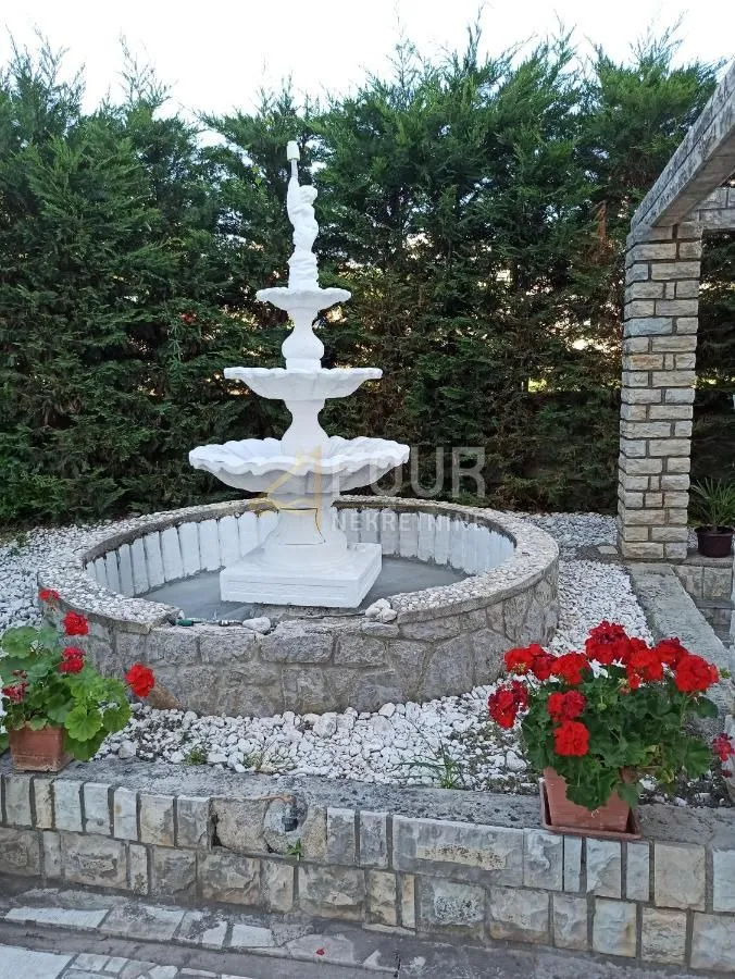 otok krk, malinska, kuća s 4 stana, bungalov, uređna okućnica, blizina mora - slika 4