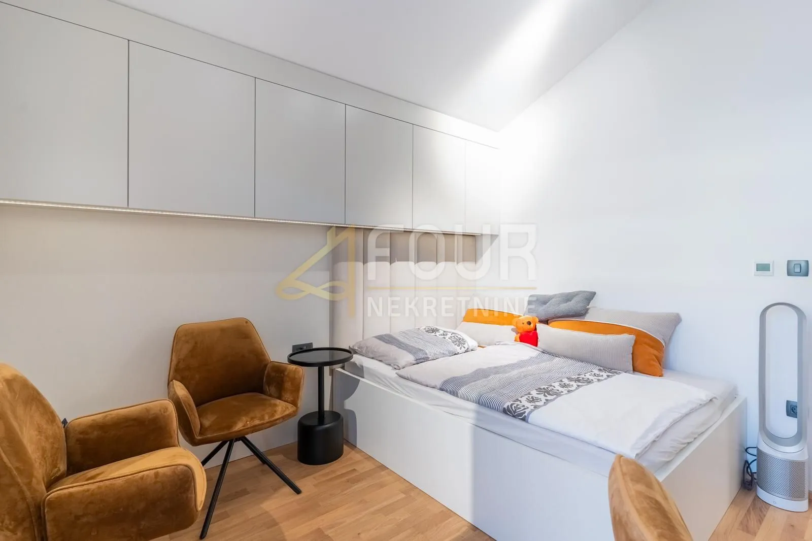 otok cres, cres - centar, luksuzni stan 1. red do mora - slika 23