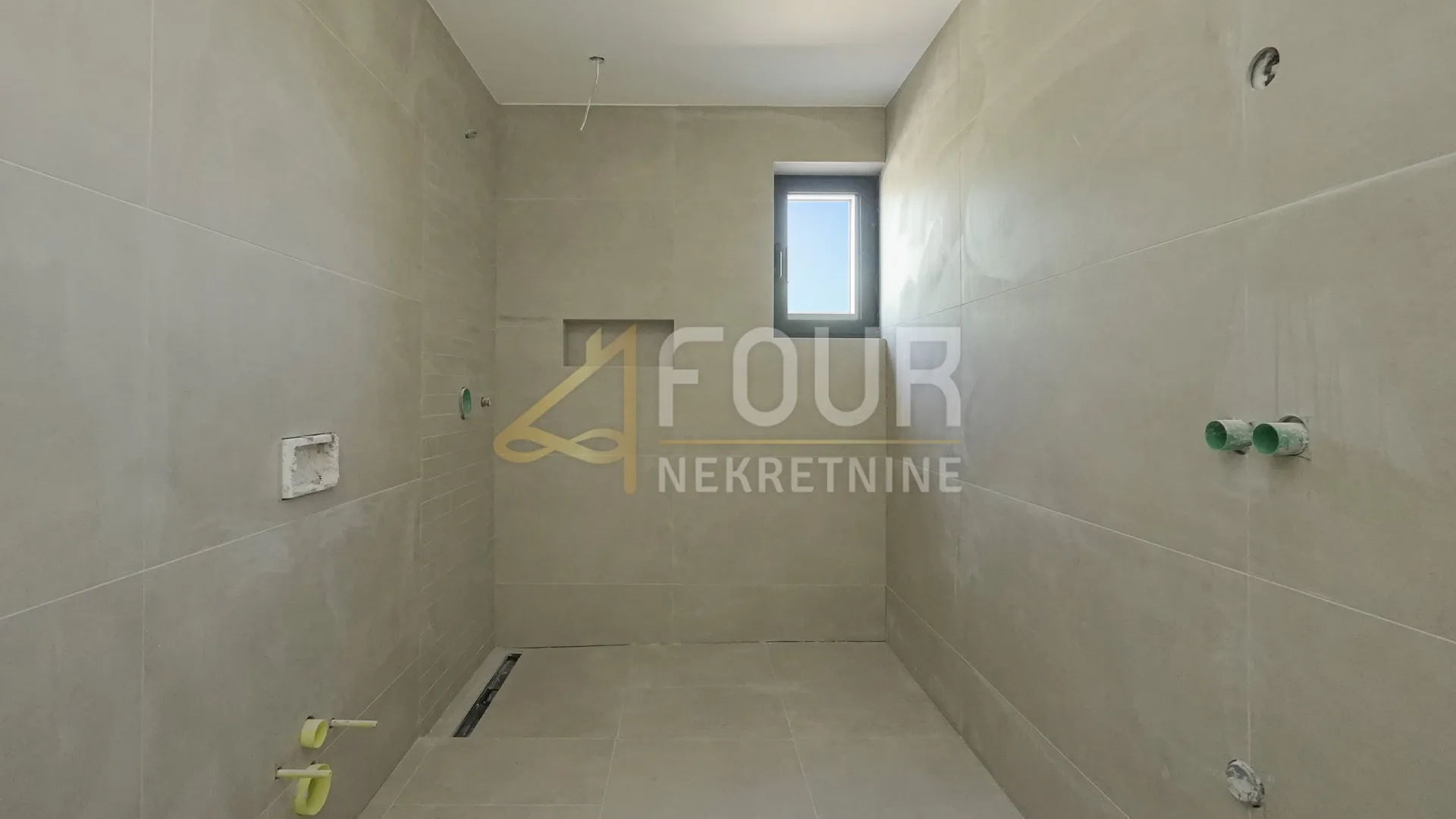 otok krk, vrbnik, novogradnja, 111.30m2, 2s+db, terasa, okućnica i bazen - slika 9