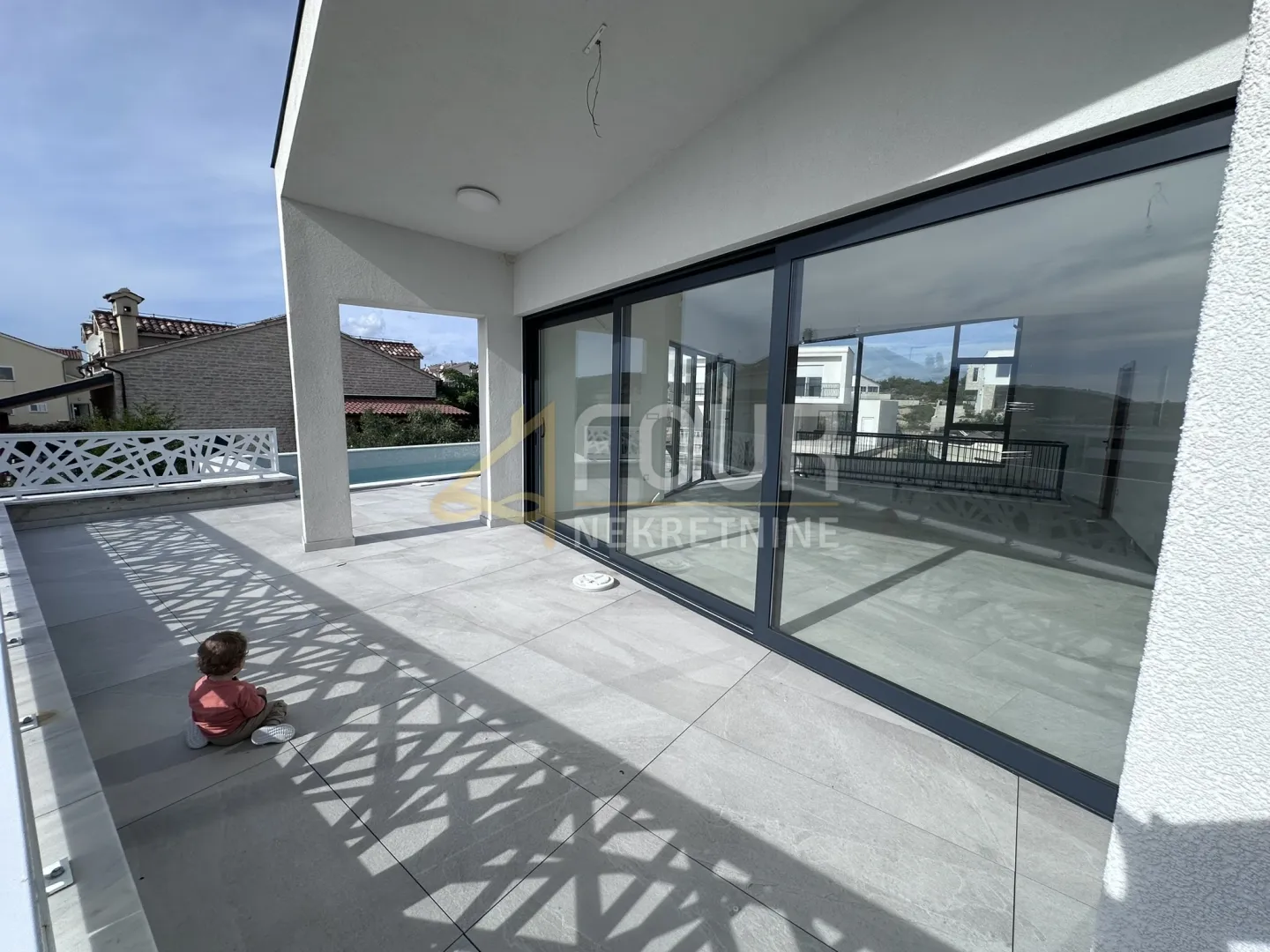 dalmacija, vodice, moderna novogradnja s bazenom - slika 4