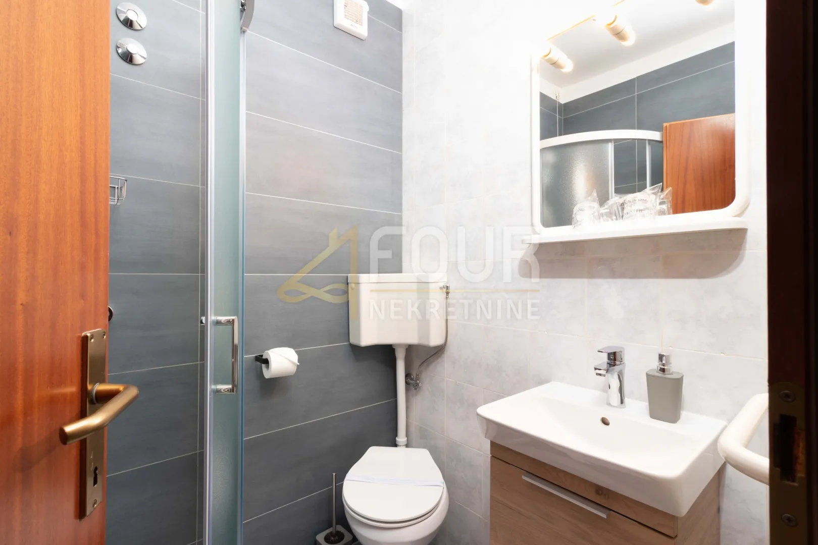 istra, hotel 50m od mora, izvrsna investicija! - slika 26