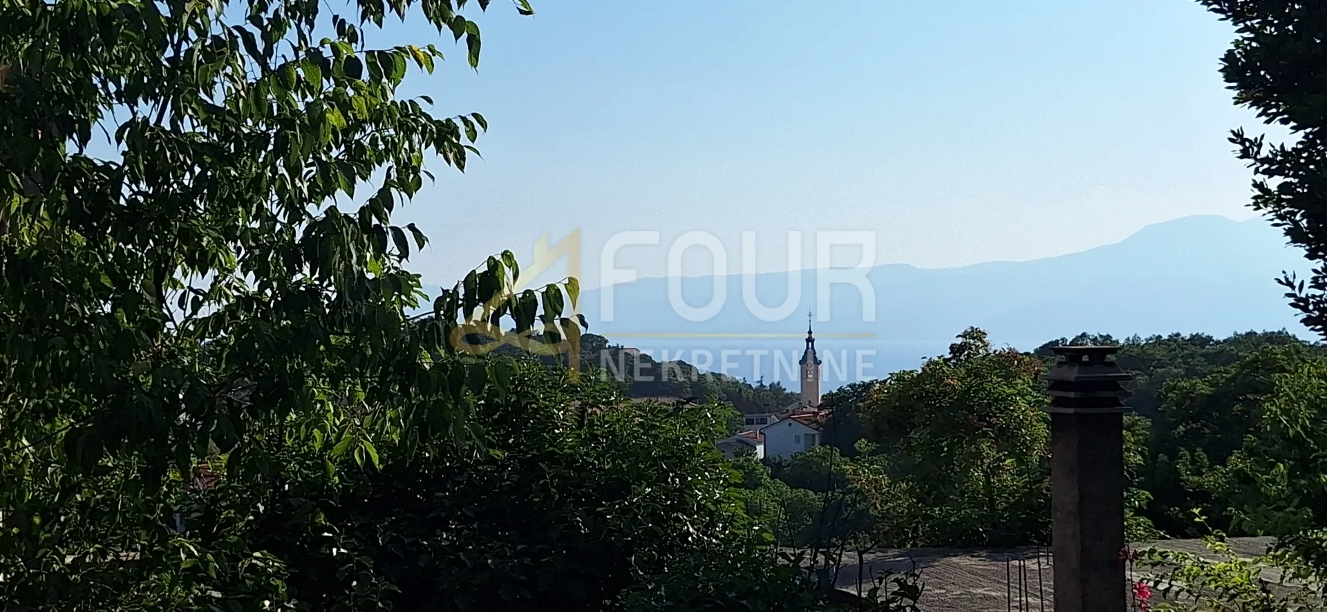 Rijeka, Trsat, etaža, 65.04m2, 2s+db, balkon + terasa, okućnica