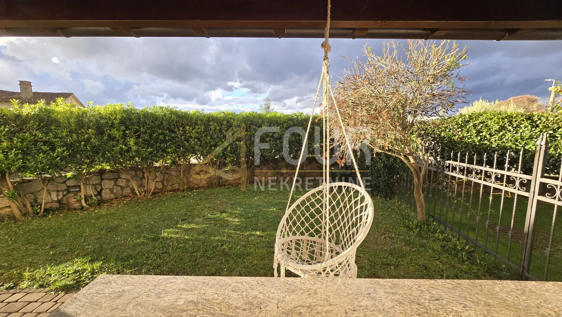 Otok Krk, Malinska, 71.40m2, 2s+db, lođa, dvorište 96m2 - Malinska, Malinska-Dubašnica