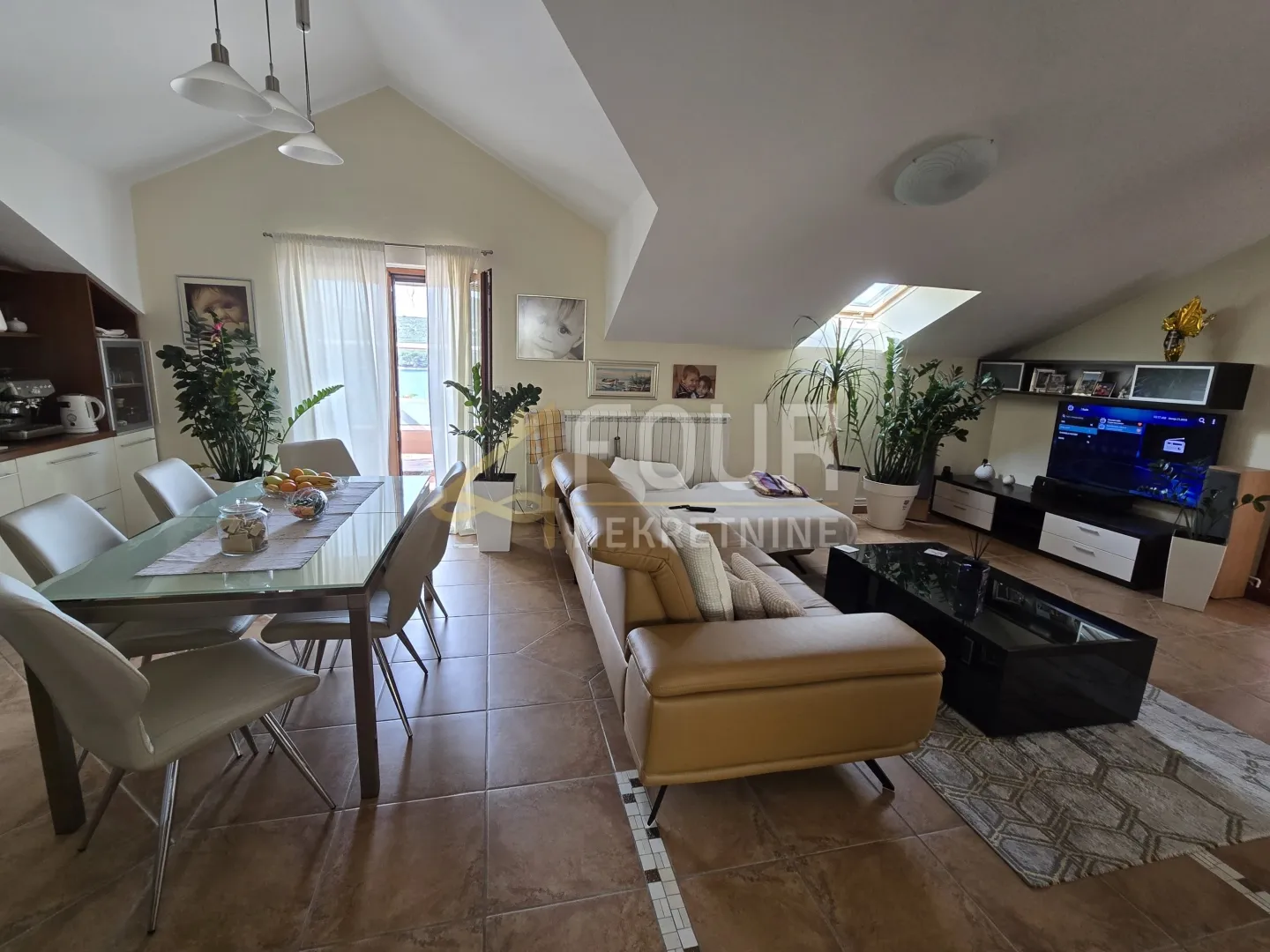 Cres, 131.97m2, 3s+db, pogled na more