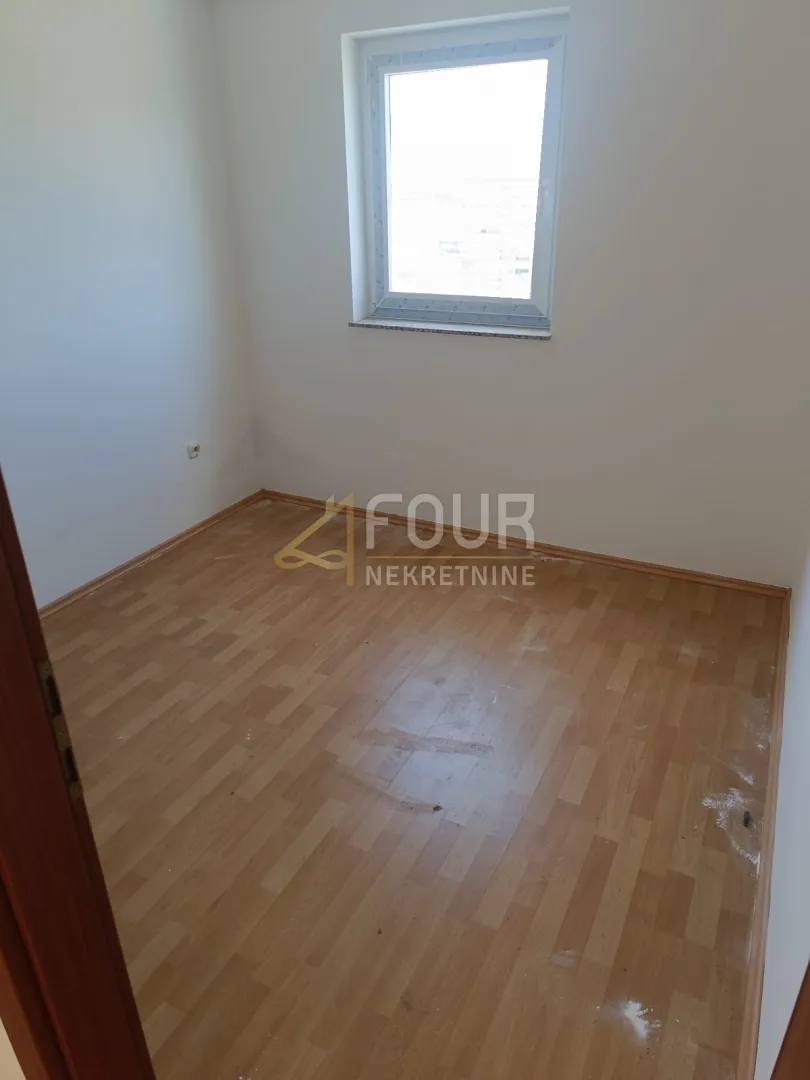 otok krk, njivice, 78.70m2, u naravi 2 stana, terasa, pogled na more - slika 4
