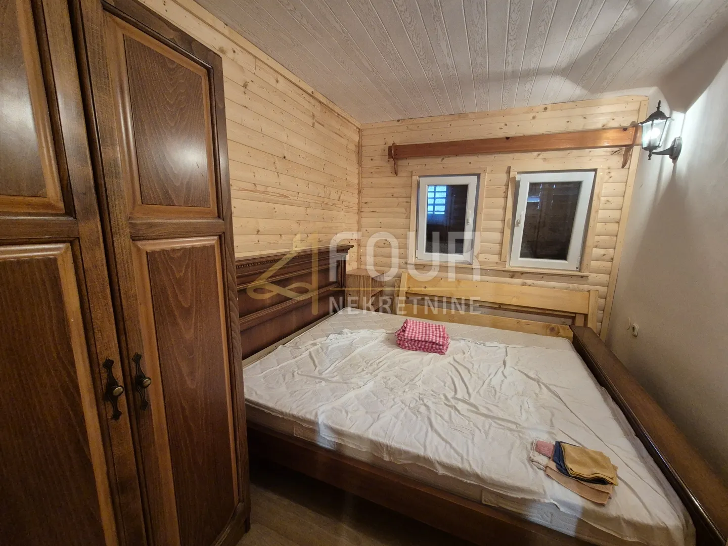 gorski kotar, okolica delnica, dvije kuće - slika 11
