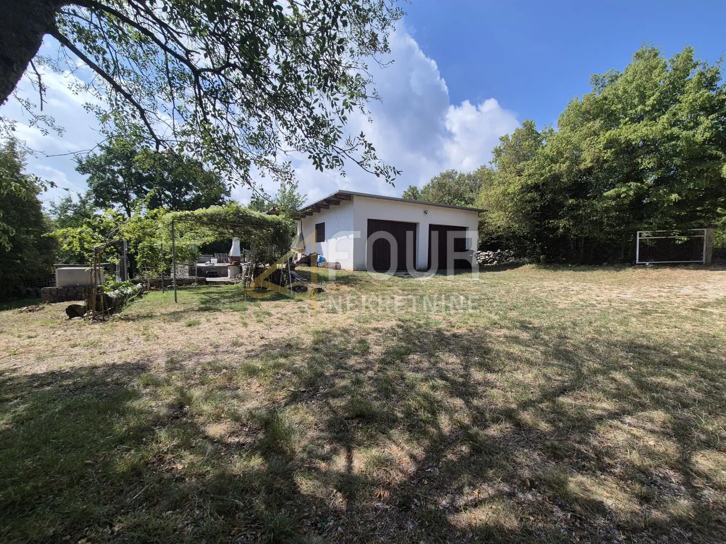 otok krk, dobrinj - okolica, kuća s 4 stana, garaža, velika okućnica - slika 32