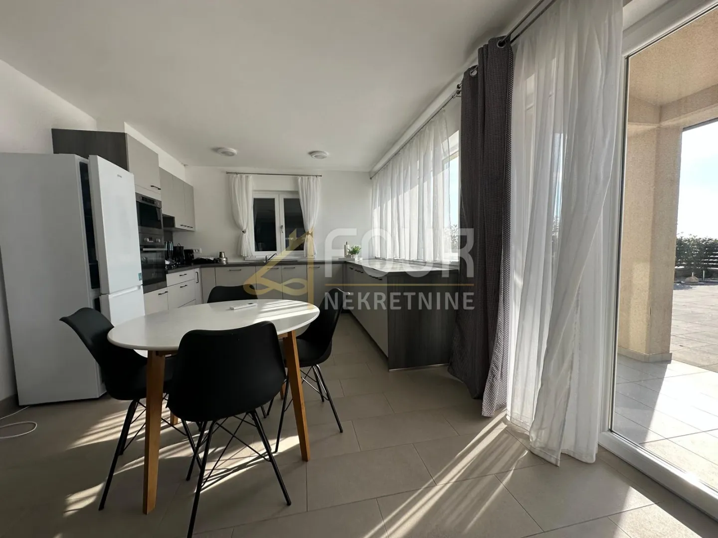 istra, trget - okolica, samostojeća kuća s bazenom - slika 13