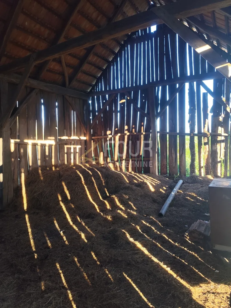 karlovac, vukova gorica - okolica, drveni objekt na parceli 4.115m2 - slika 8