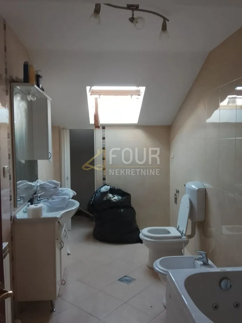 kastav, dvojna kuća, 300m2 - slika 21