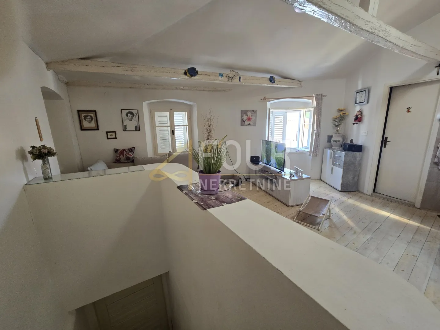 otok cres, grad cres, stan 70m od rive! - slika 6