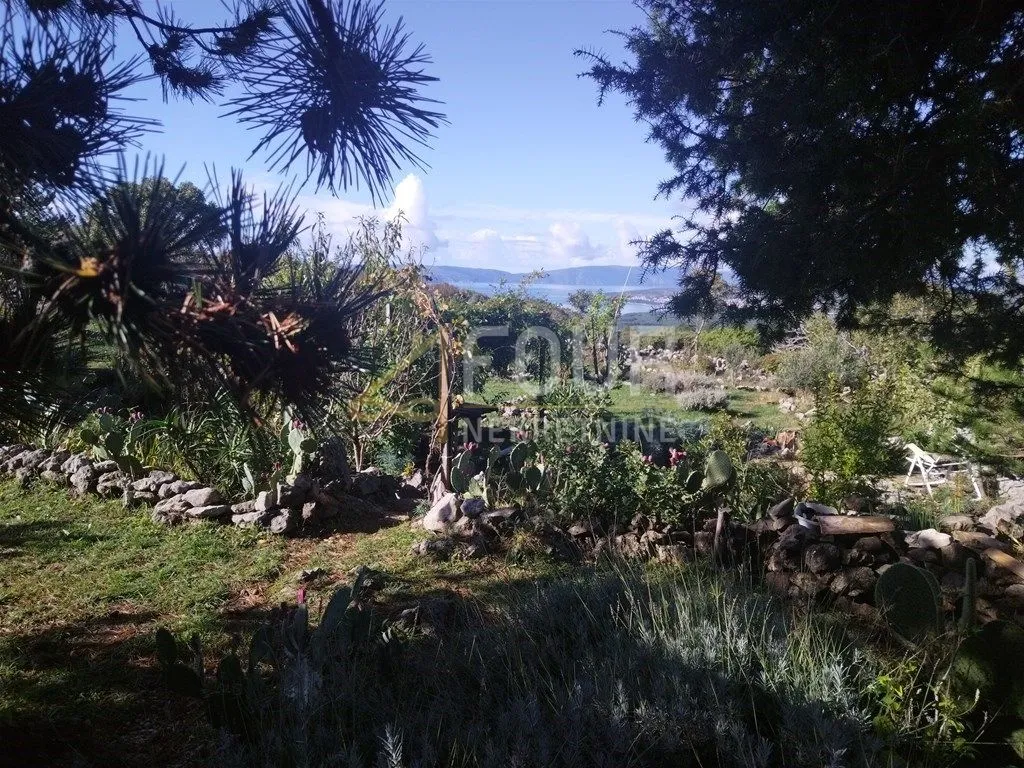 otok krk, punat, poljoprivredno zemljište s pogledom na more i punat - slika 15