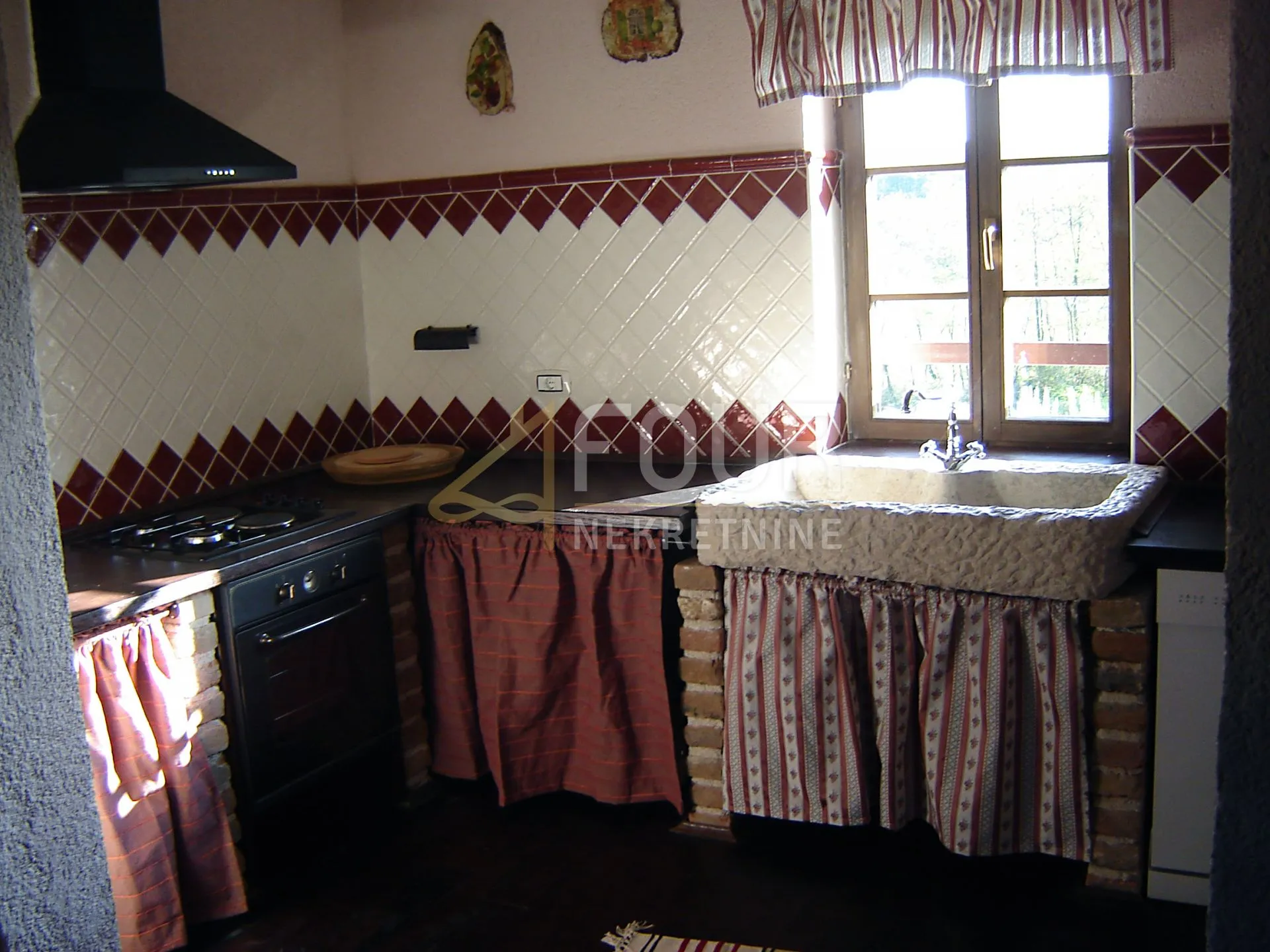 istra, motovun, kamena vila s bazenom - slika 10