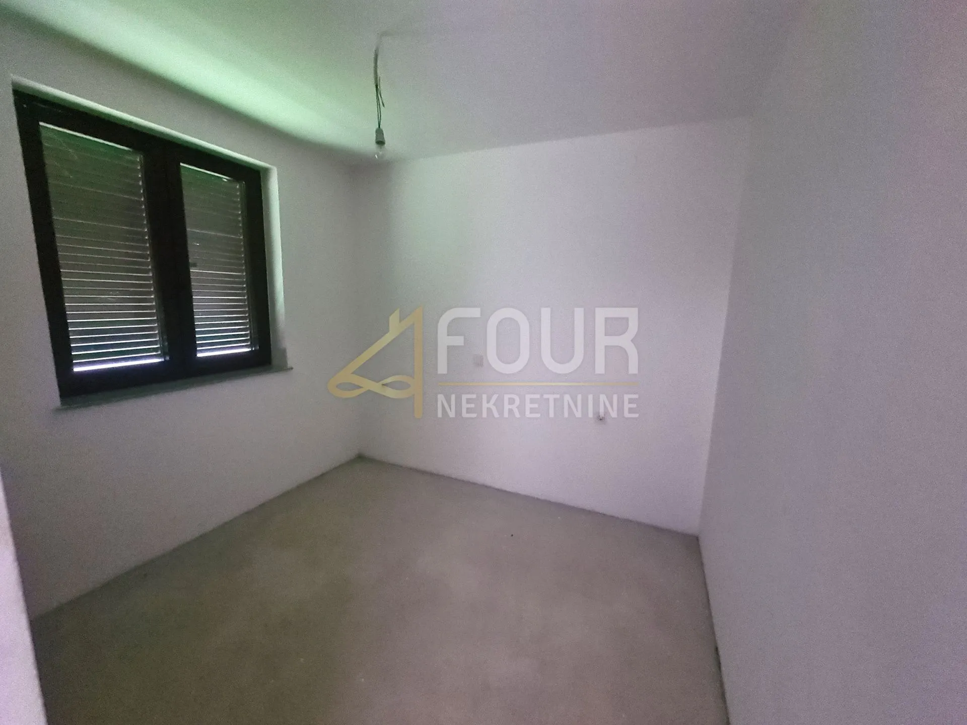 otok krk, dobrinj - okolica, kuća s 4 stana, 225.96m2, okućnica - slika 3