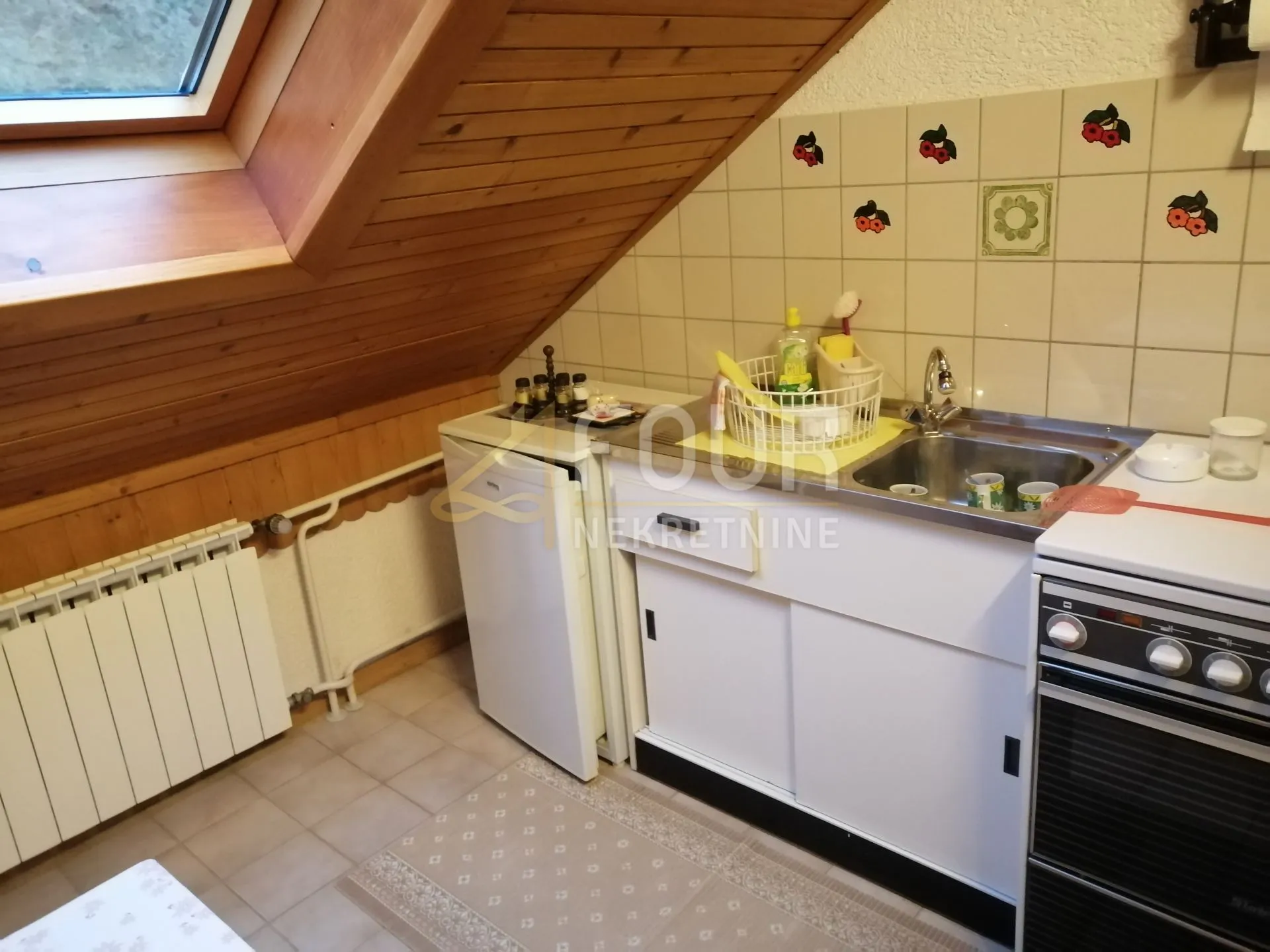 gorski kotar, brod na kupi, kuća 400m2 s velikom okućnicom - slika 11