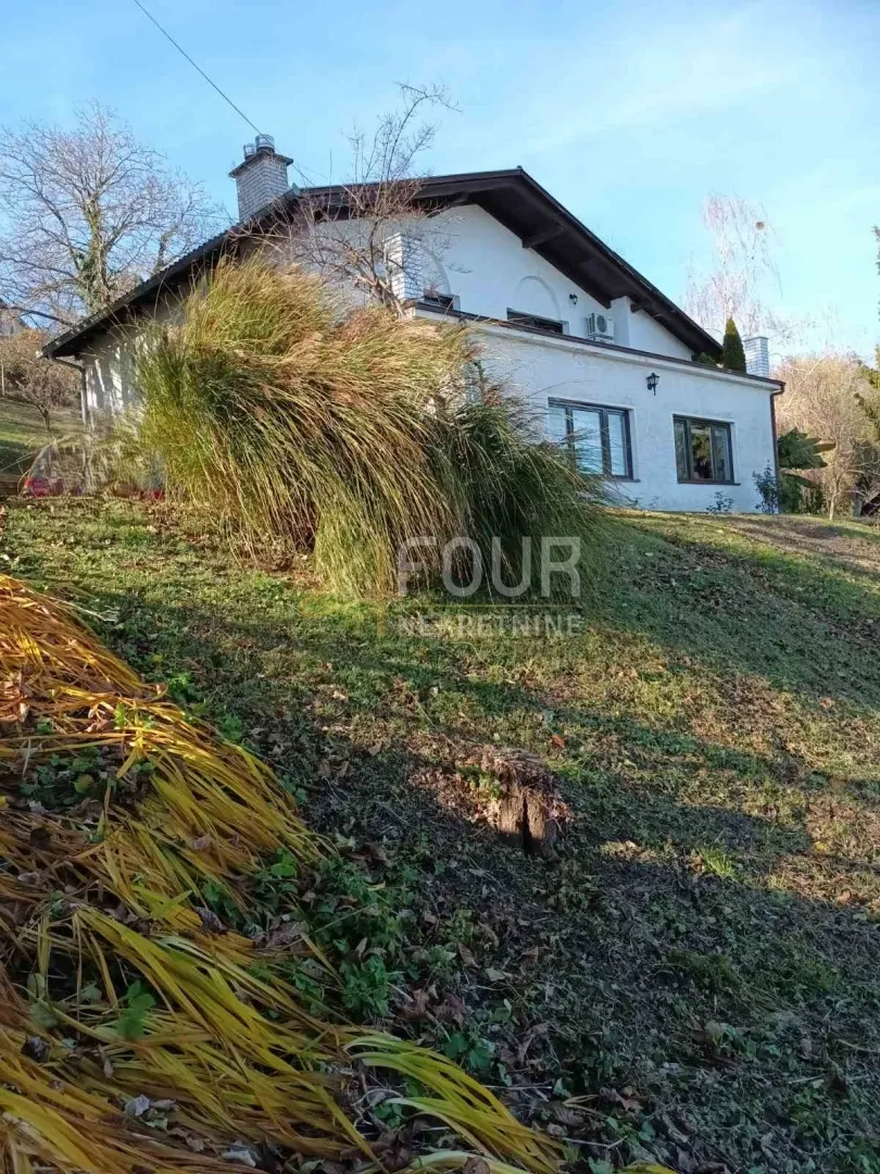 Virovitica- okolica, samostojeća kuća 320m2 s velikim dvorištem i garažom