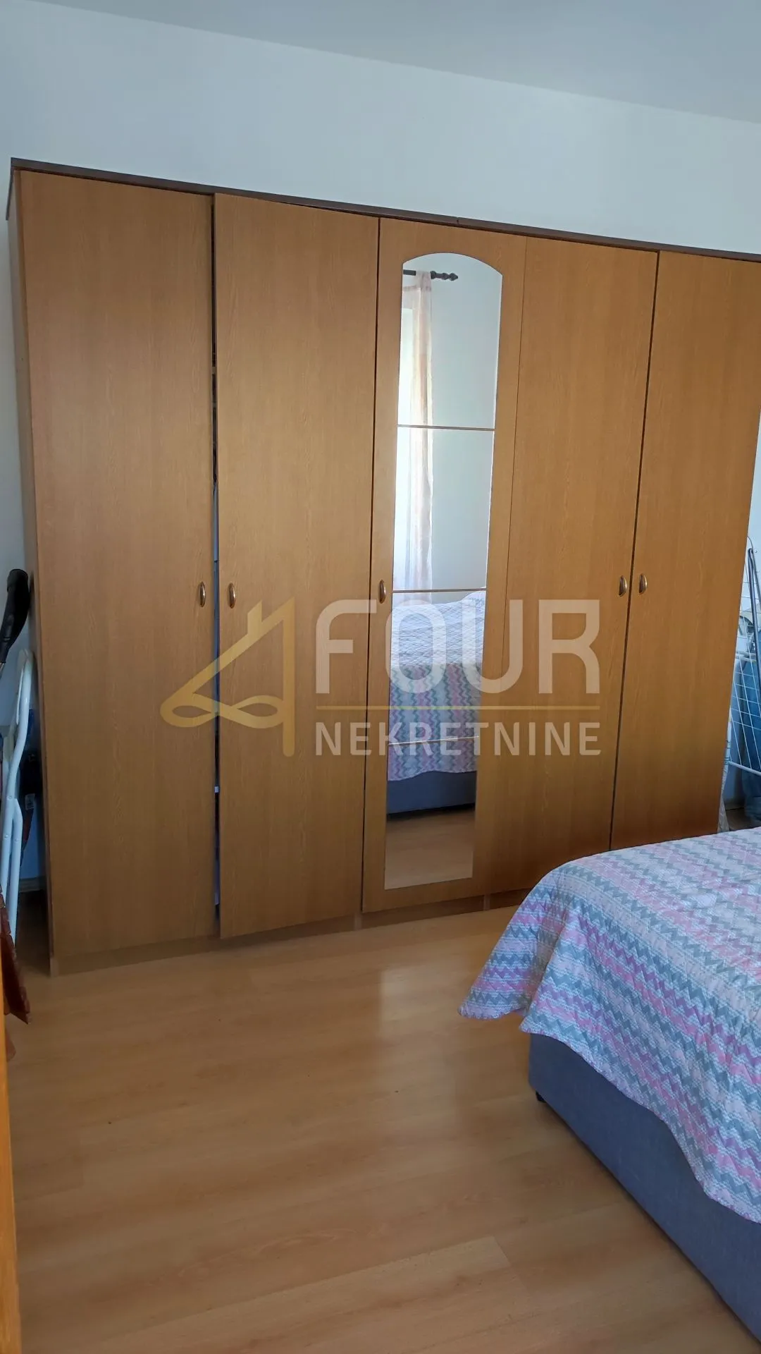 jadranovo, samostojeća kuća s 3 apartmana - slika 10