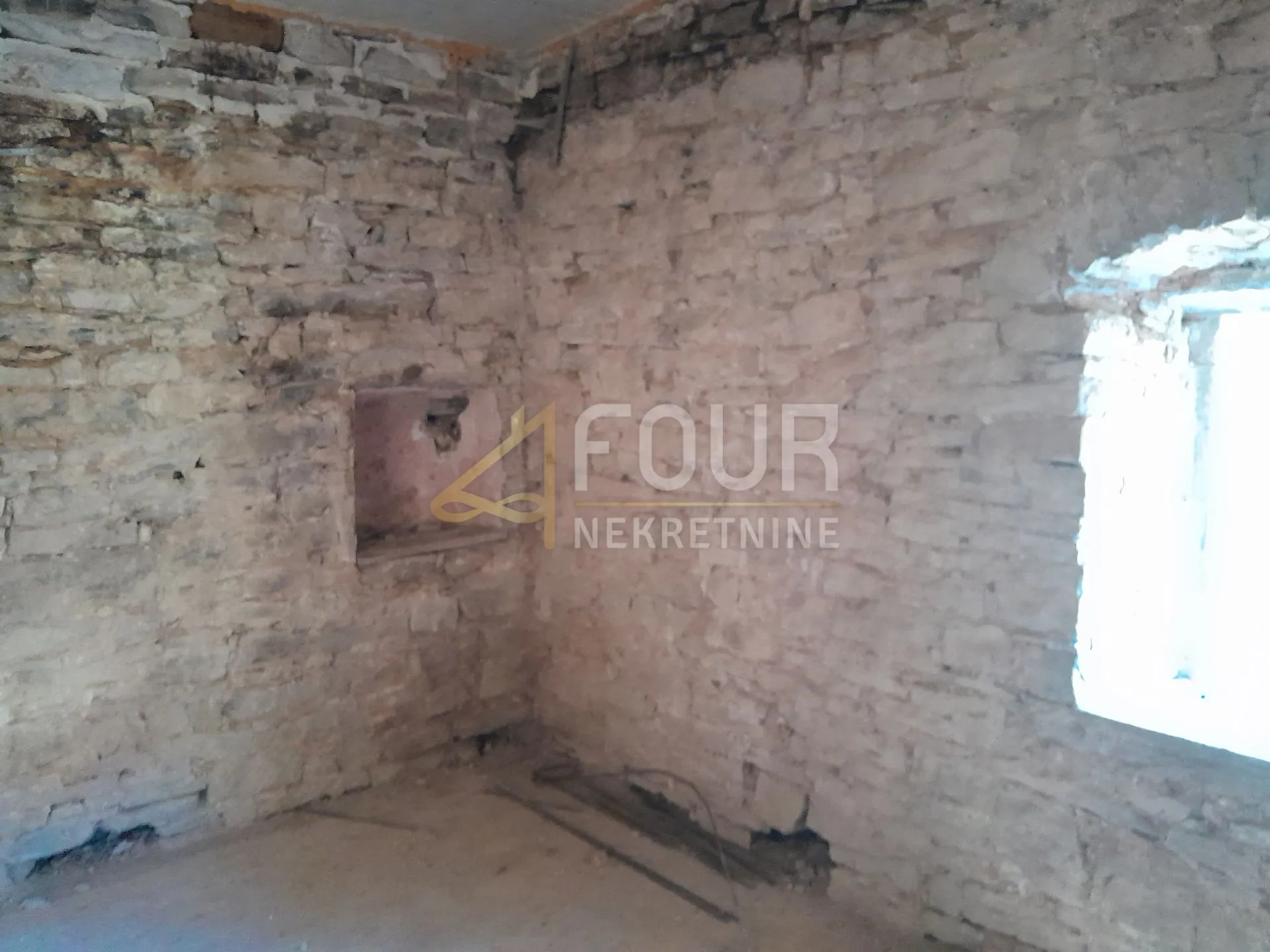 istra, kanfanar, kuća 240m2, okućnica - slika 6