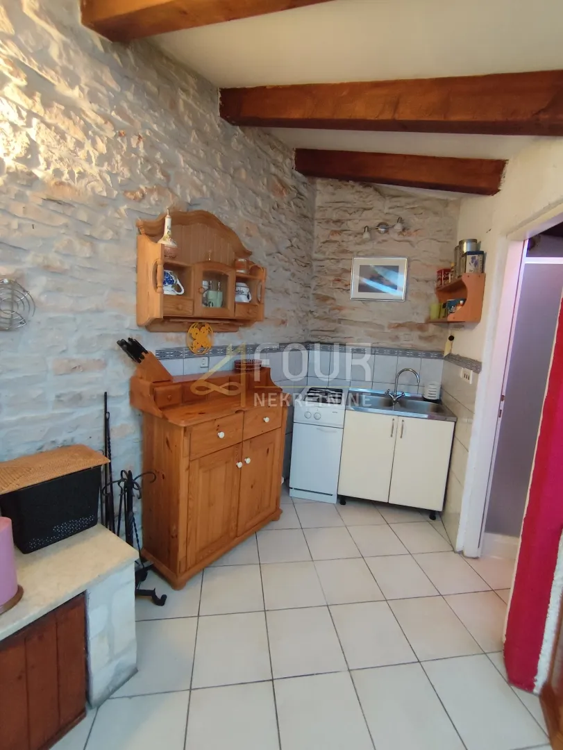 istra, marčana - okolica, autohtona kuća s dva stana 198m2 - slika 18