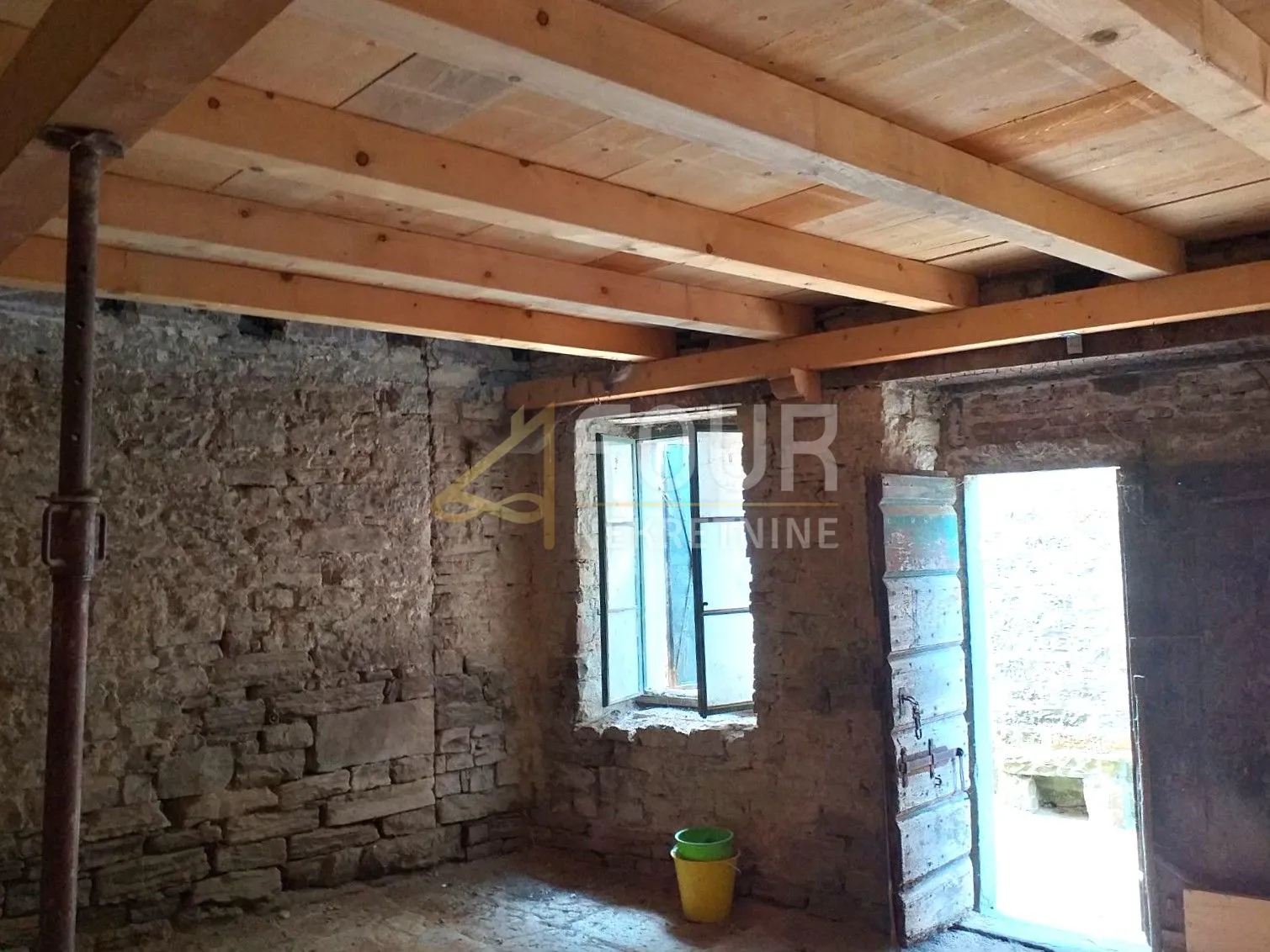 istra, motovun, kamena starina - slika 4
