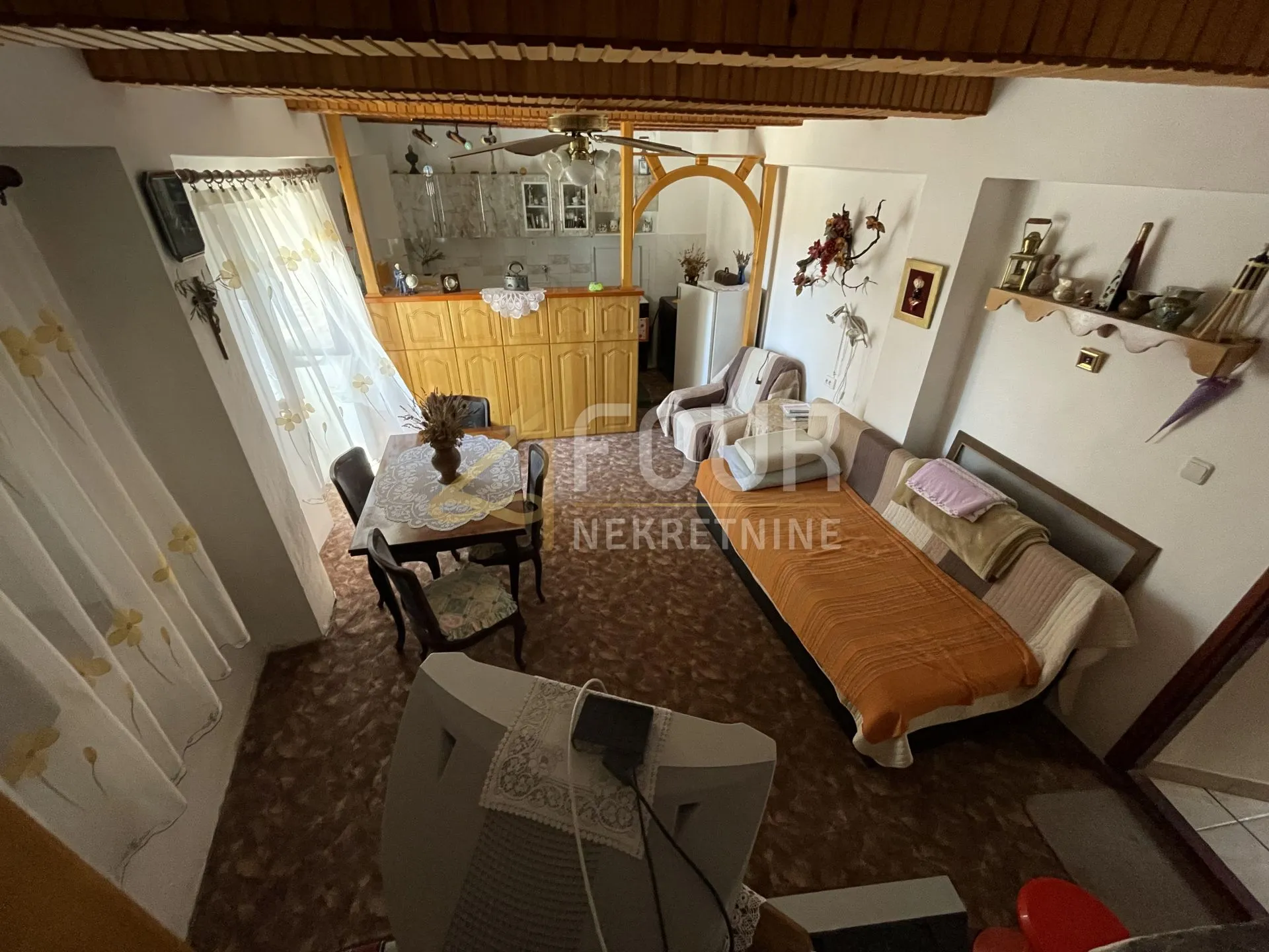 otok krk, dobrinj, autohtona kuća od 110m2 u staroj jezgri - slika 2