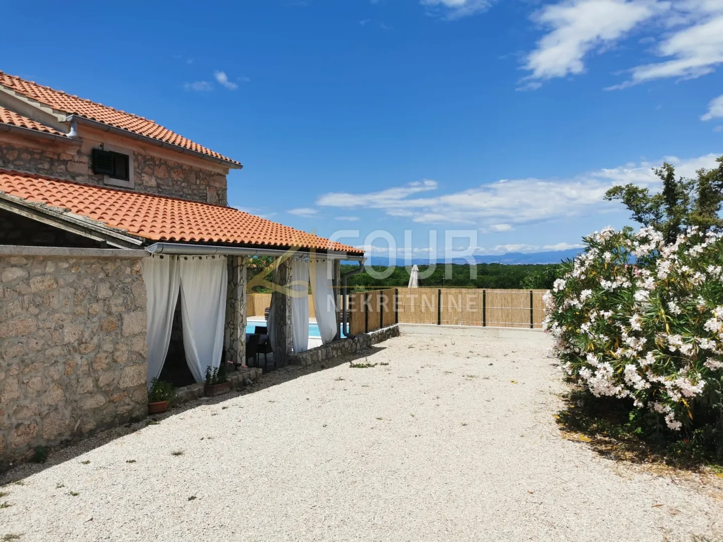 otok krk, dobrinj - okolica, samostojeća kuća s bazenom, 104m2 - slika 4