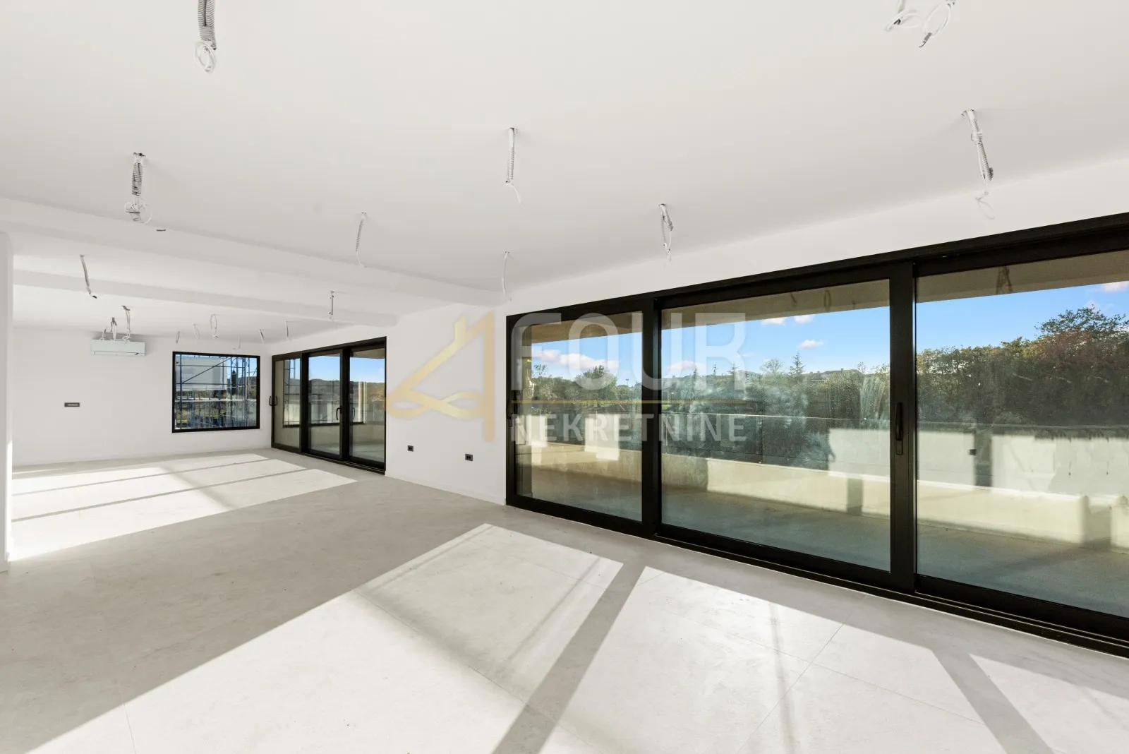 Istra, Poreč, moderna novogradnja, 153.35m2, 4s+db, krovna terasa