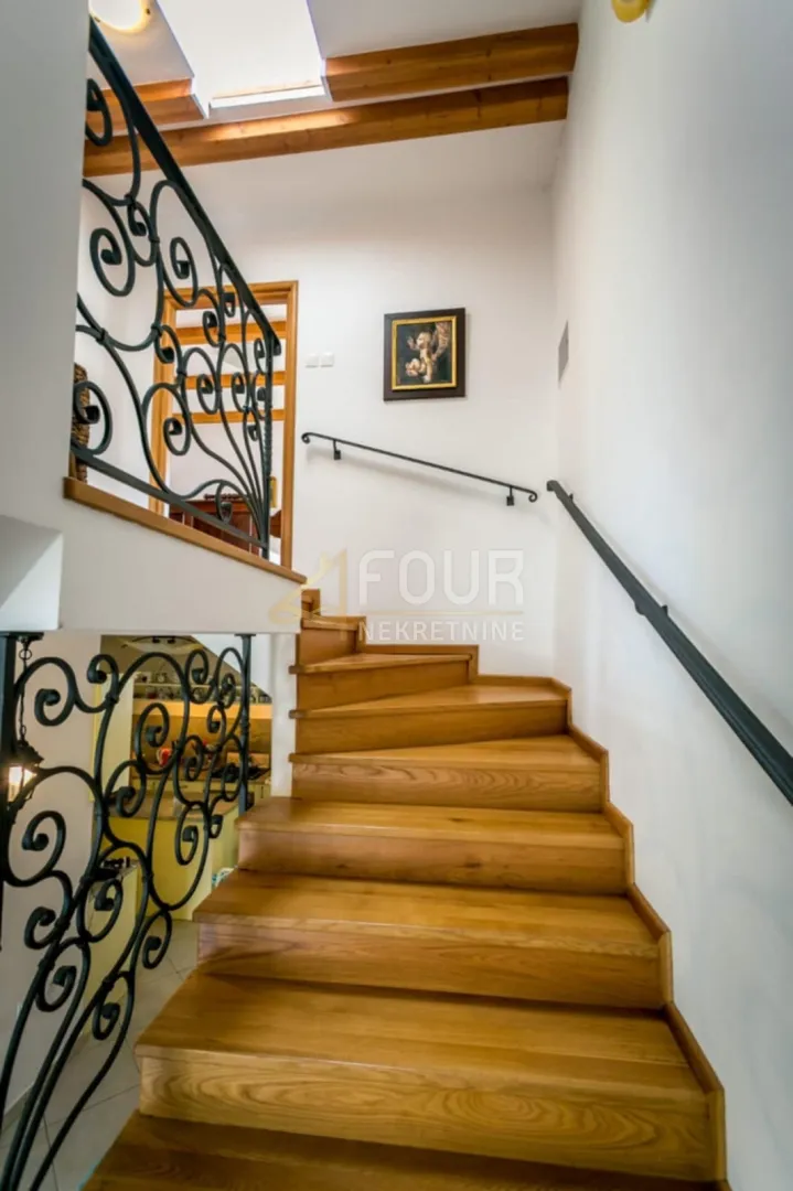 otok cres, beli, šarmantna samostojeća kuća 285m2 - slika 12