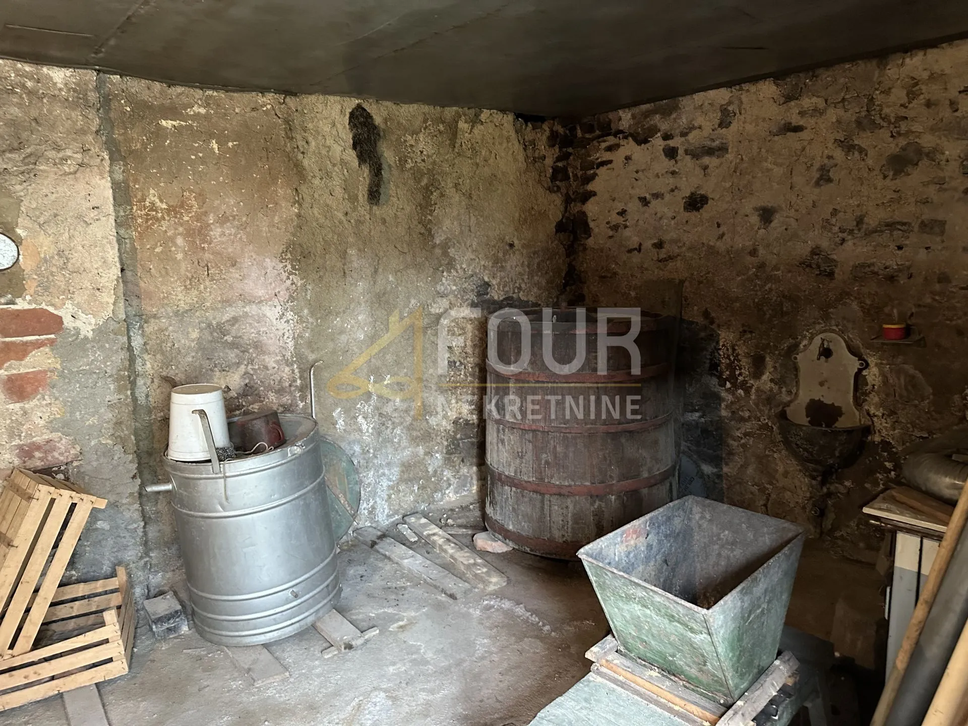 gorski kotar, brod moravice, samostojeća kuća 120m2, okućnica - slika 15