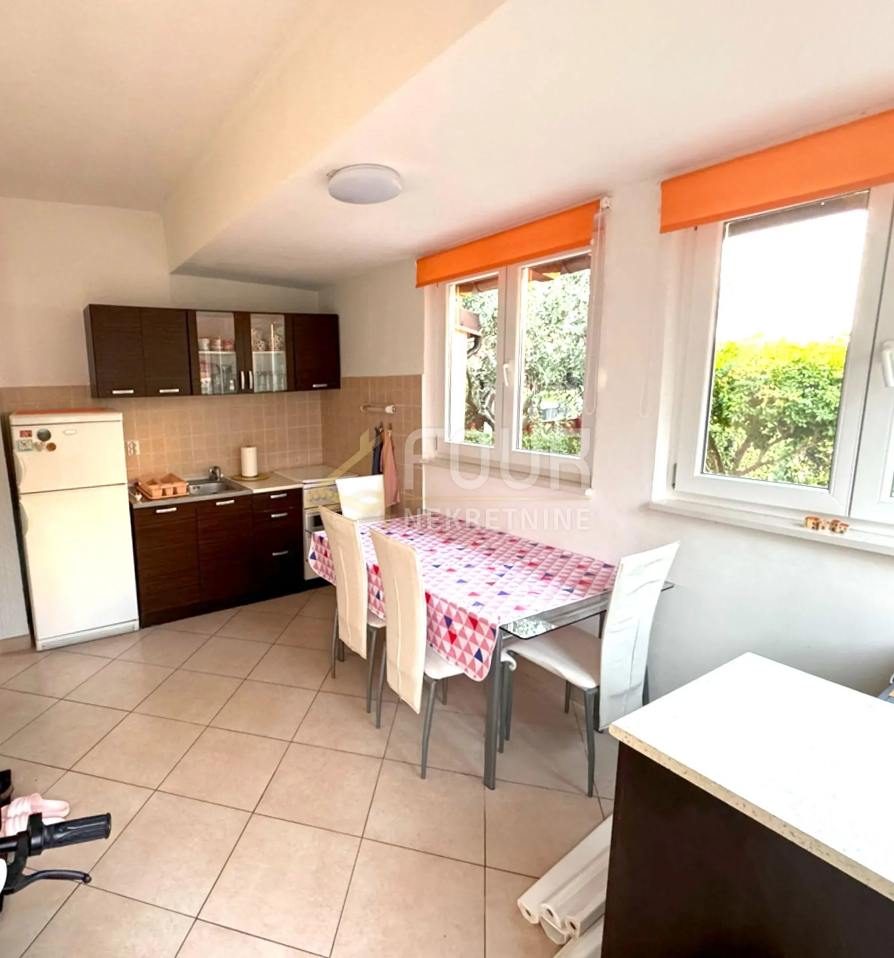 istra, novigrad, 1s+db, 44m2, terasa i okućnica - slika 3