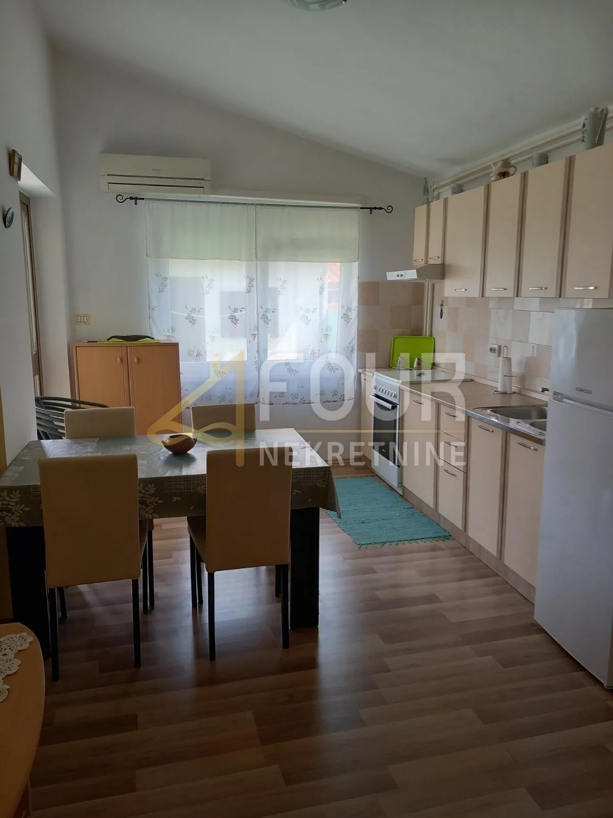 istra, pula, kuća s garažom, dodatnim apartmanom i dvorištem - slika 34