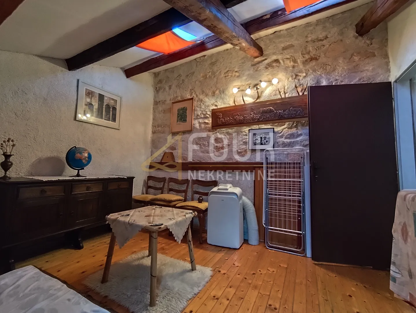 istra, marčana - okolica, autohtona kuća s dva stana 198m2 - slika 25