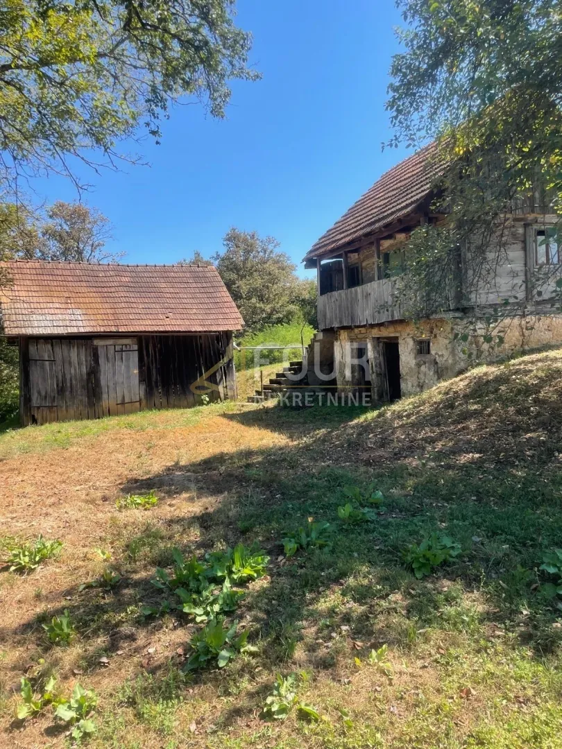 Karlovac, Vukova Gorica - okolica, drveni objekt na parceli 4.115m2 - Vukova Gorica, Netretić