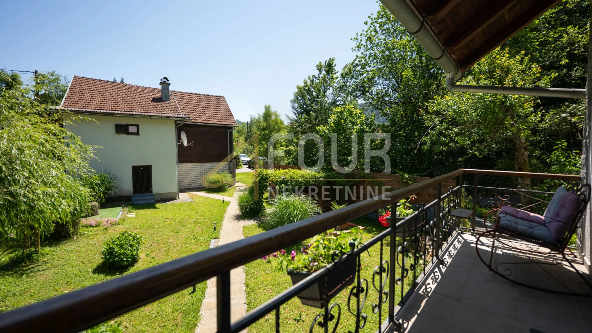gorski kotar, okolica delnica, dvije kuće - slika 23